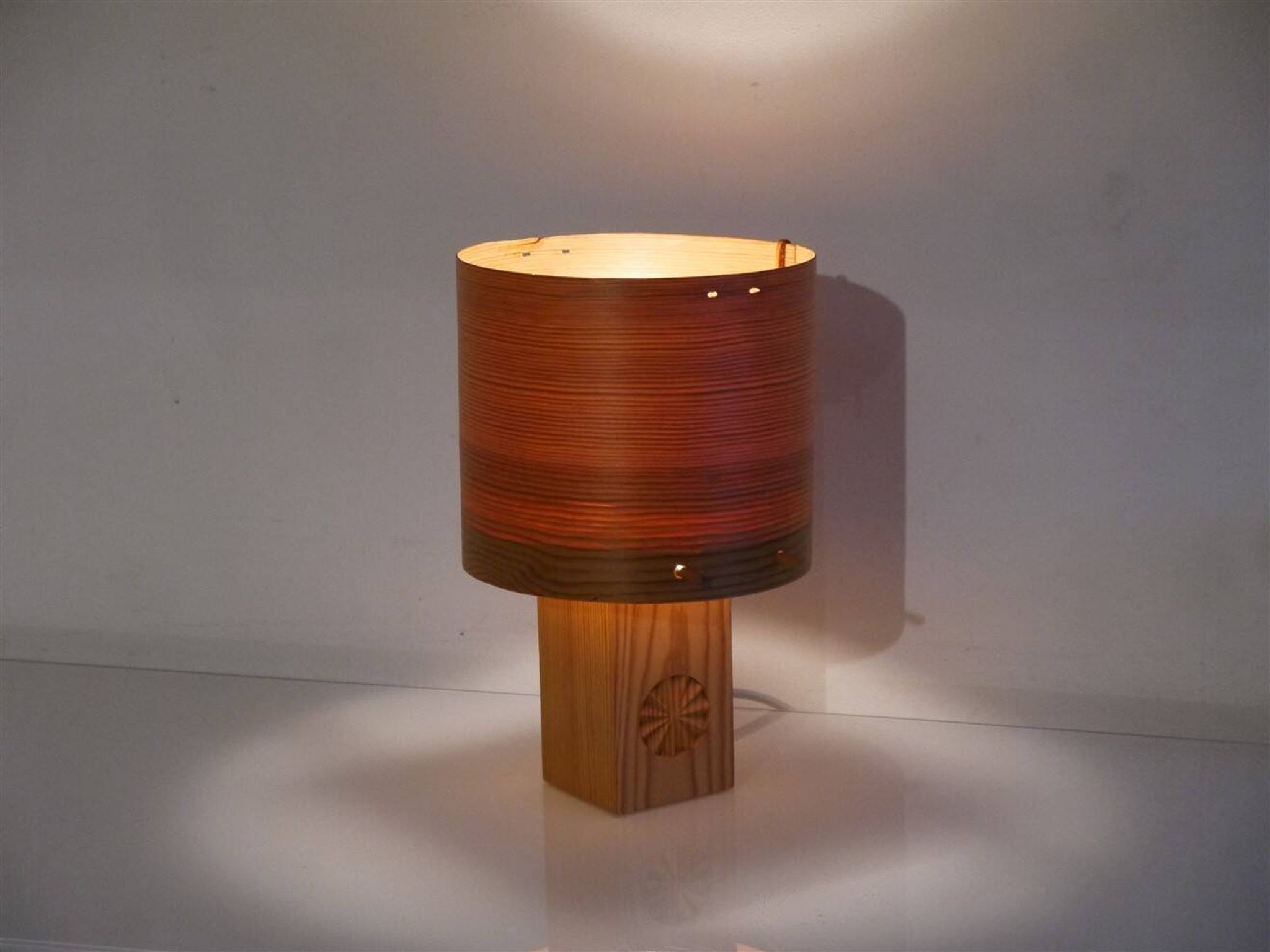 Lampe suedoise en bois 1970