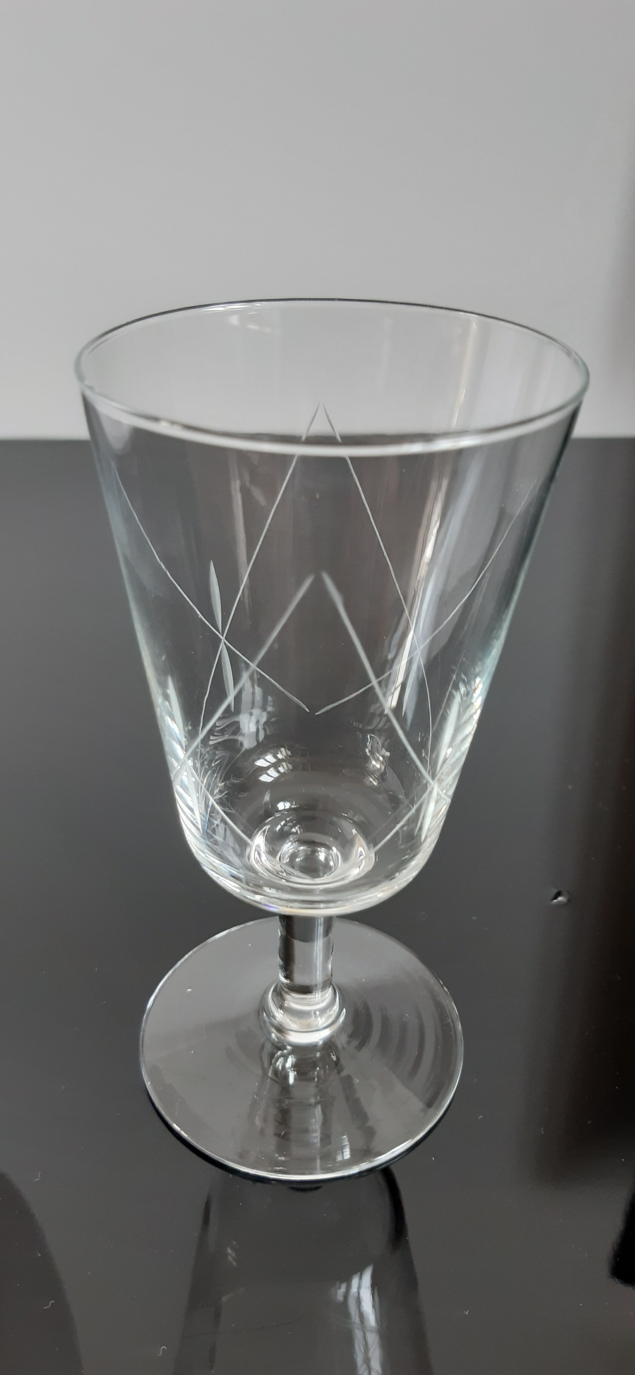 Lot de 10 verres à vin / eau gravés années 50