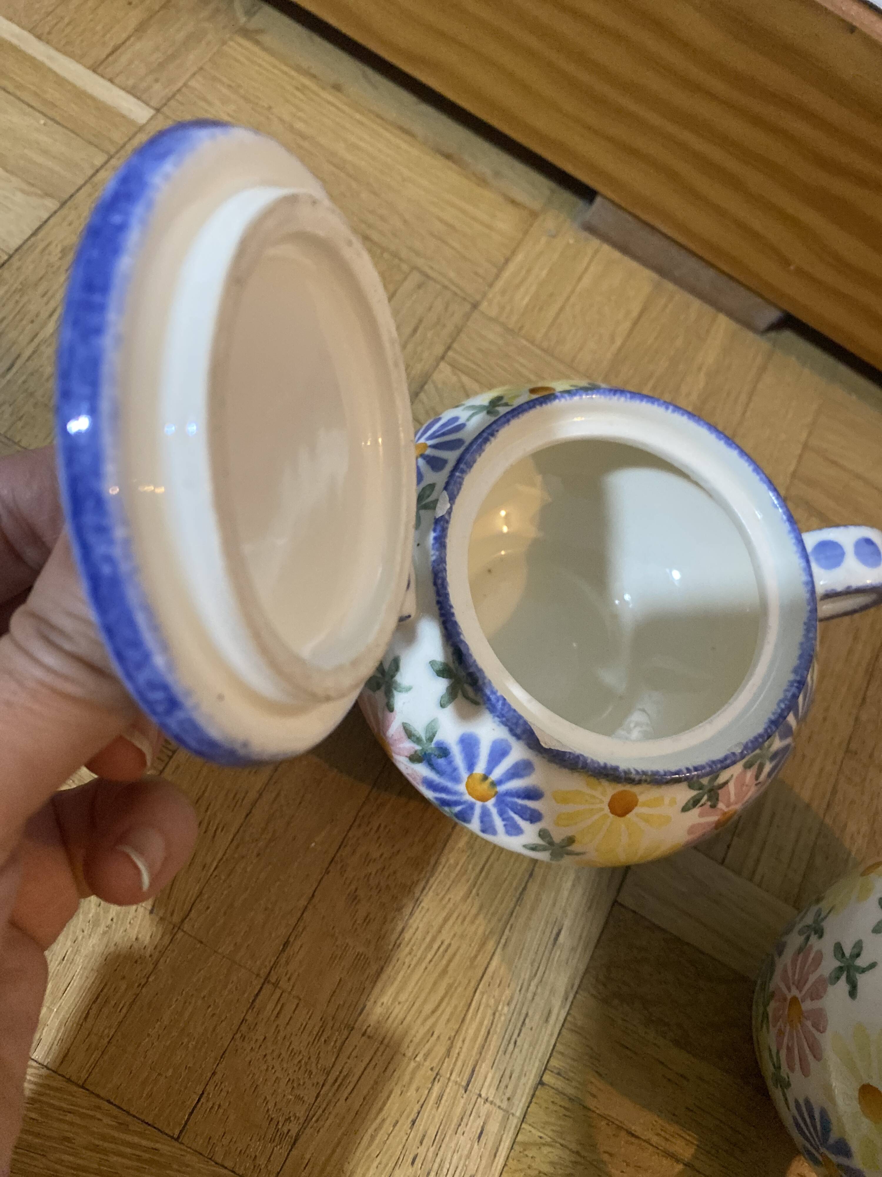 Cream pot and sugar bowl set from the 1930s.