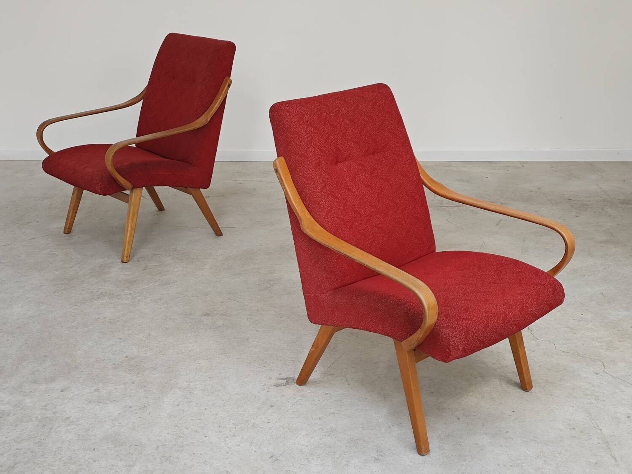 Pair of red armchairs 6953 by Jaroslav Smidek for Ton Bystrice Thonet 1960