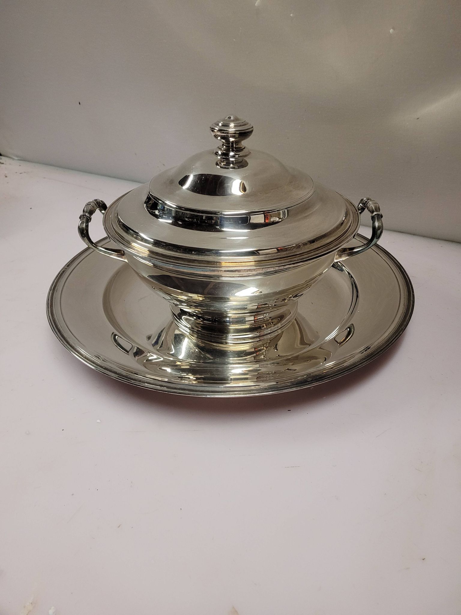Tureen and round trivet in Christofle silver metal