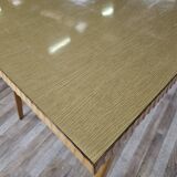 Table à manger des années 1950 en érable avec bord travaillé