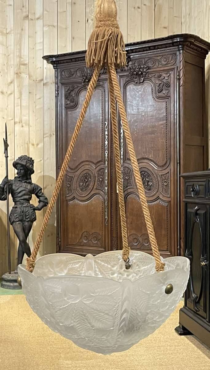 Suspension in white Art Deco period glass in the taste of Lalique