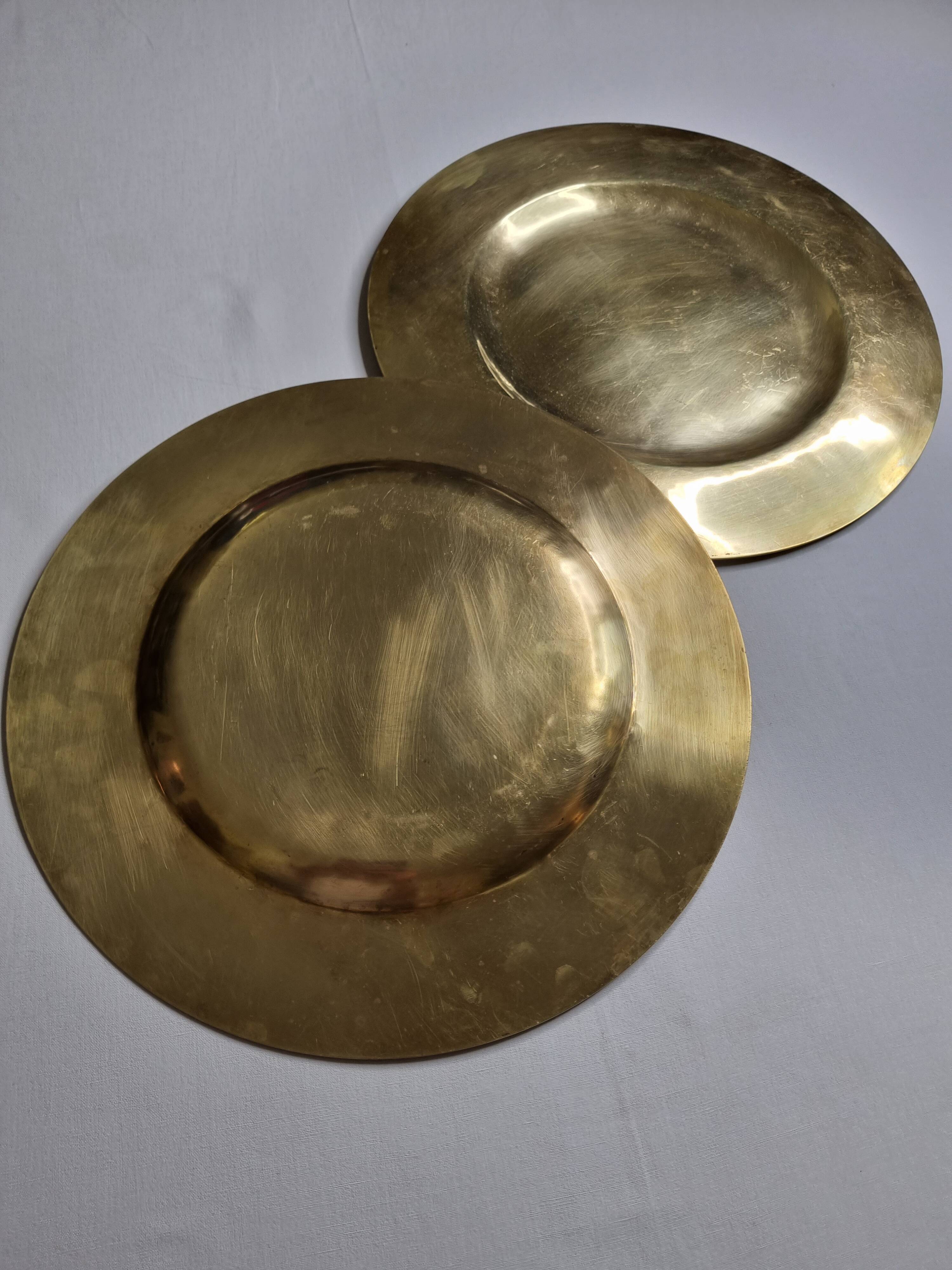 Two dishes in solid brass, 35 cm