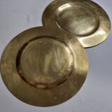 Deux plats en laiton massif, 35 cm