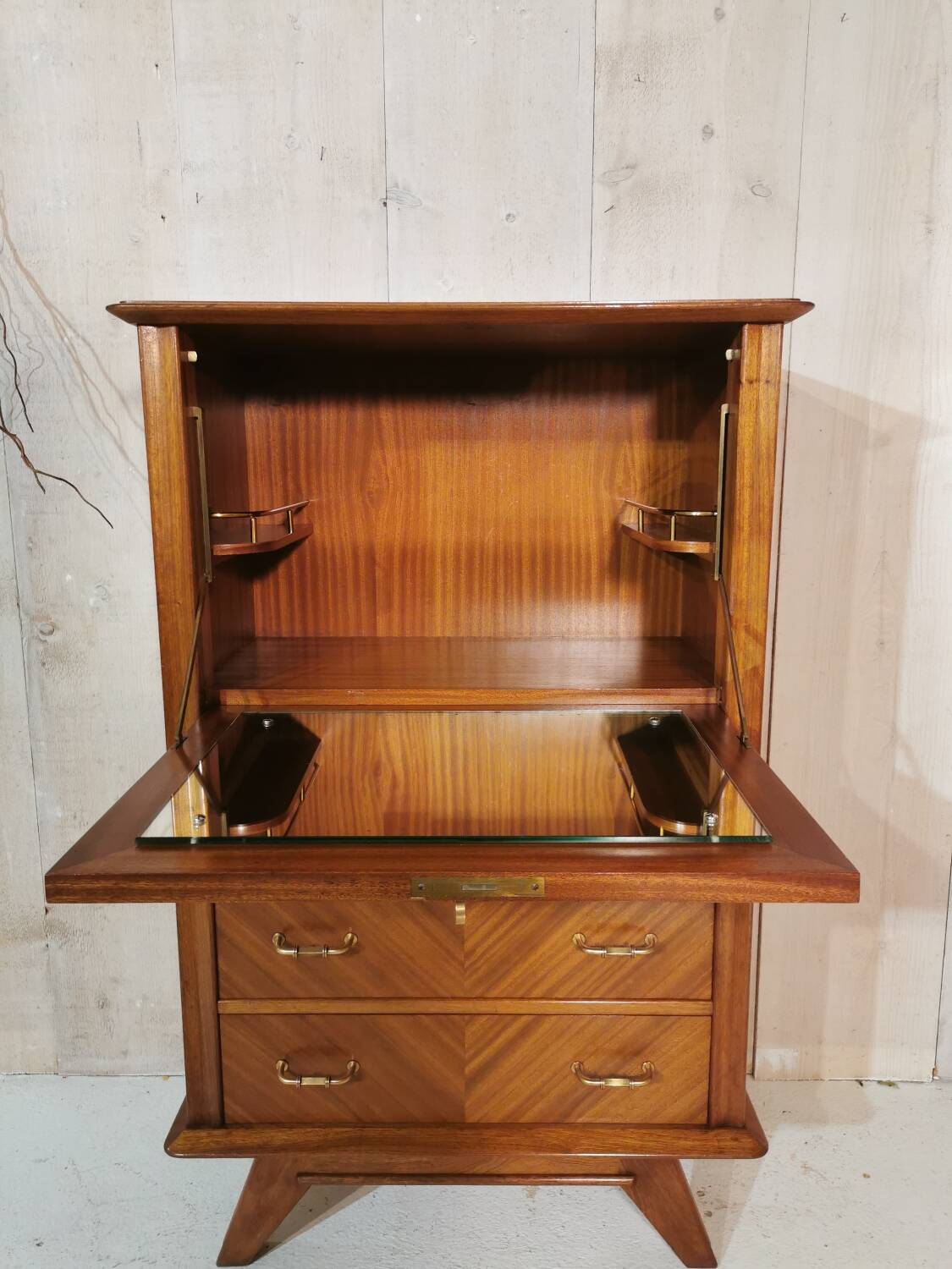 Secretary, bar