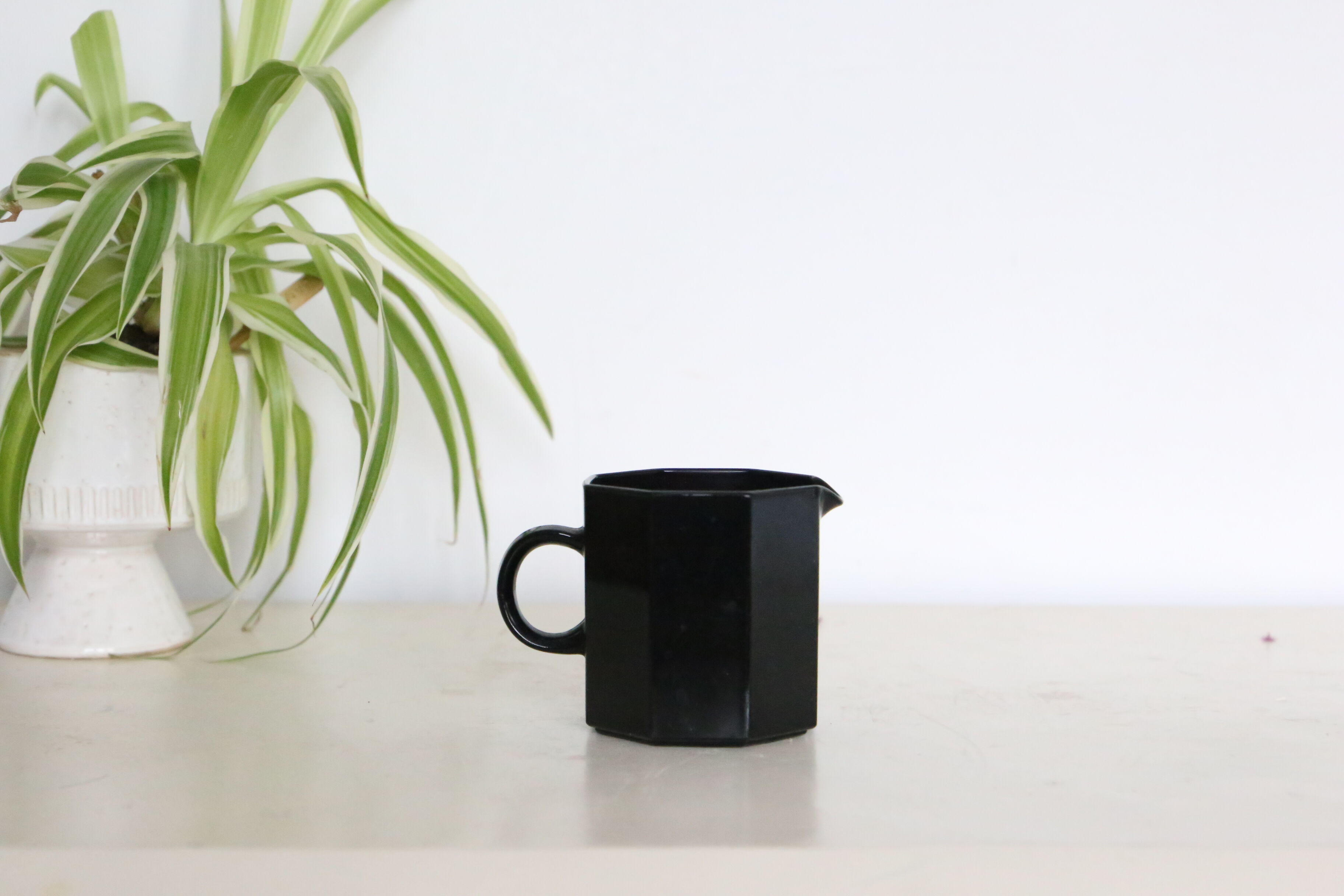 Nice black milk pot, Arcoroc, OCTIME series, 1980, vintage French