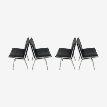 Ensemble de quatre chaises d’aéroport en noir Hans J. Wegner par A.P. Volé