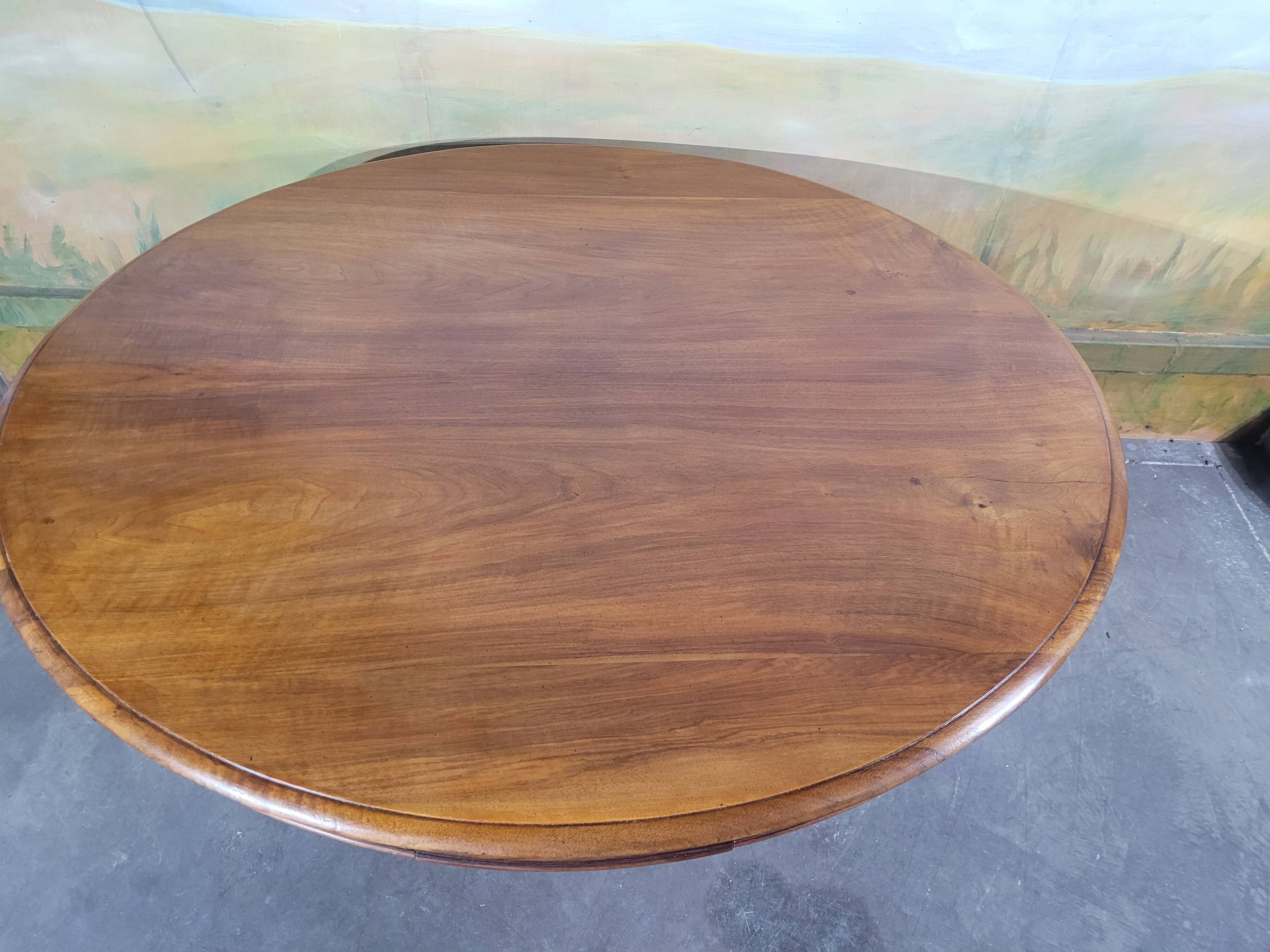 19th century walnut pedestal table with central leg