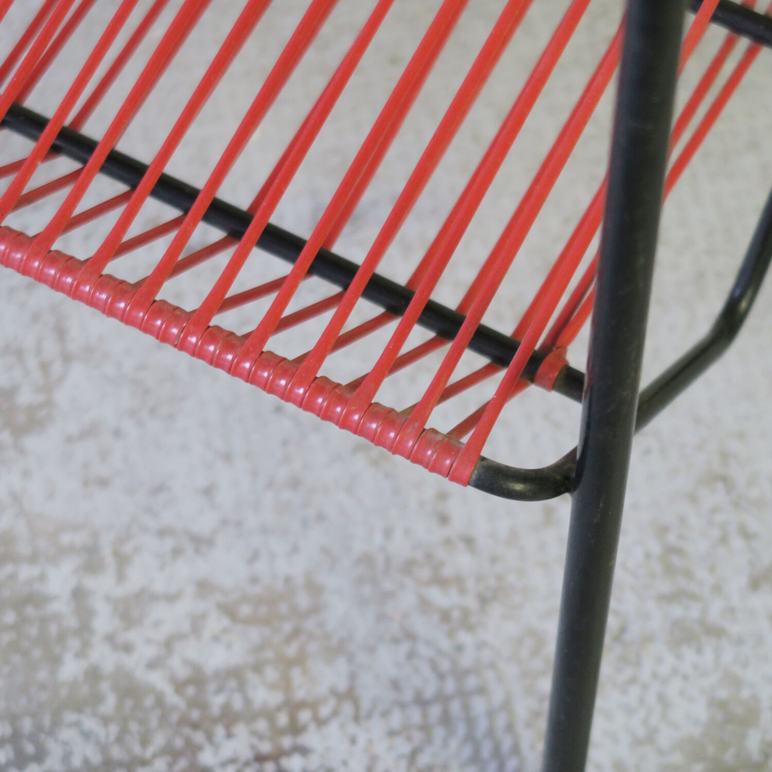 Side table is reviewed in scoubidou