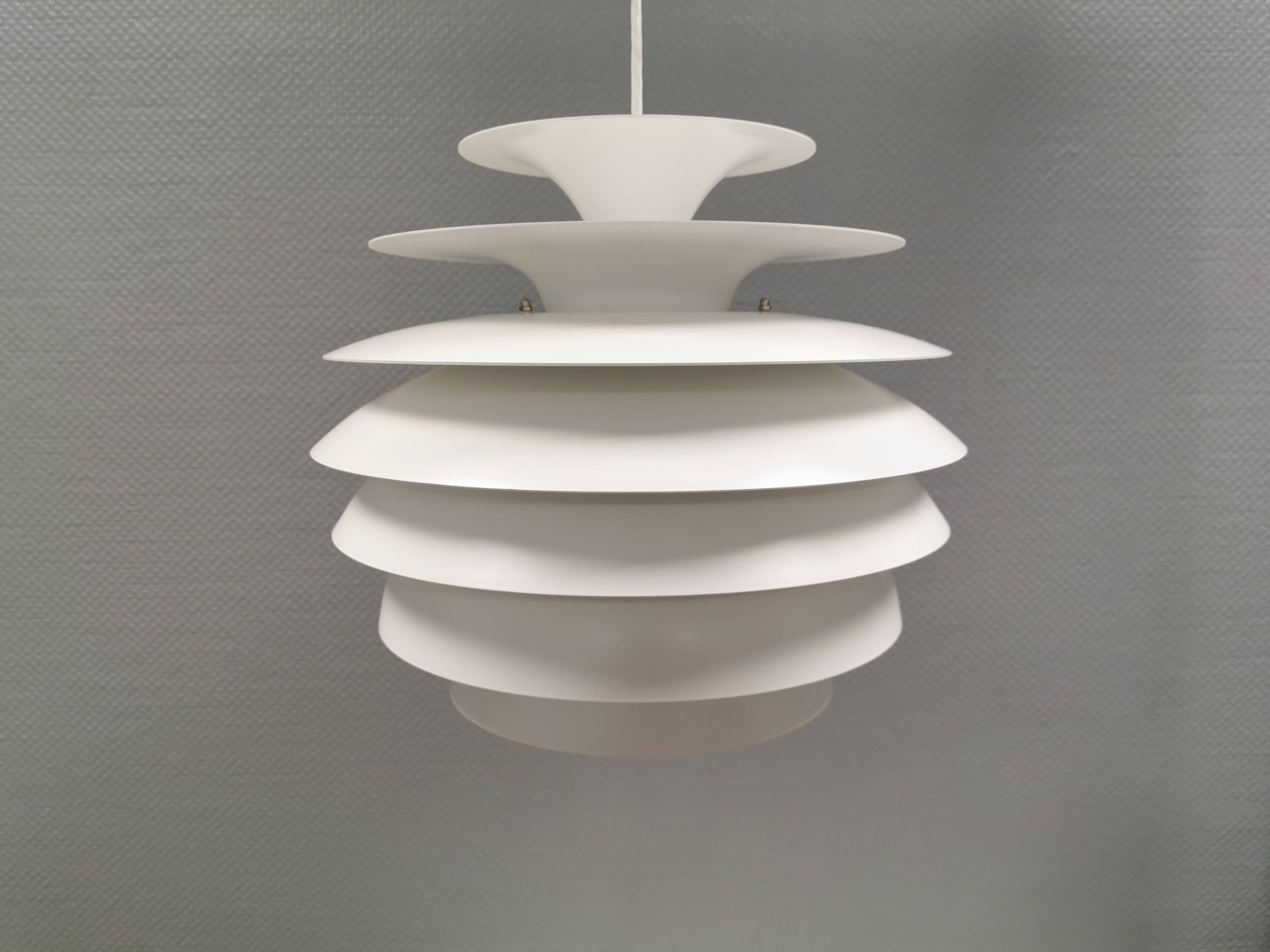 Suspension Barcelona, conçue par Bent Karlby Danemark