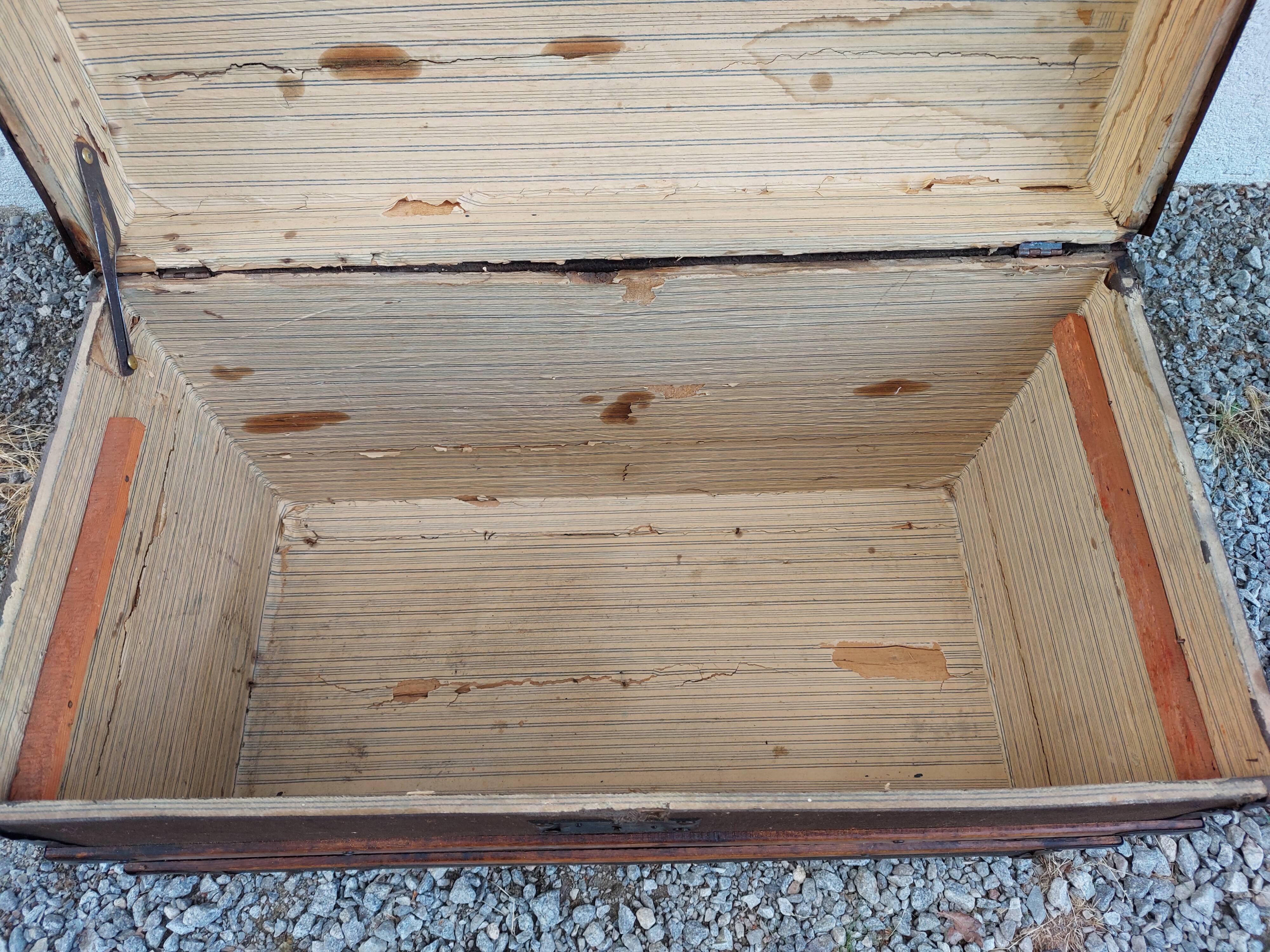 Storage trunk, trunk