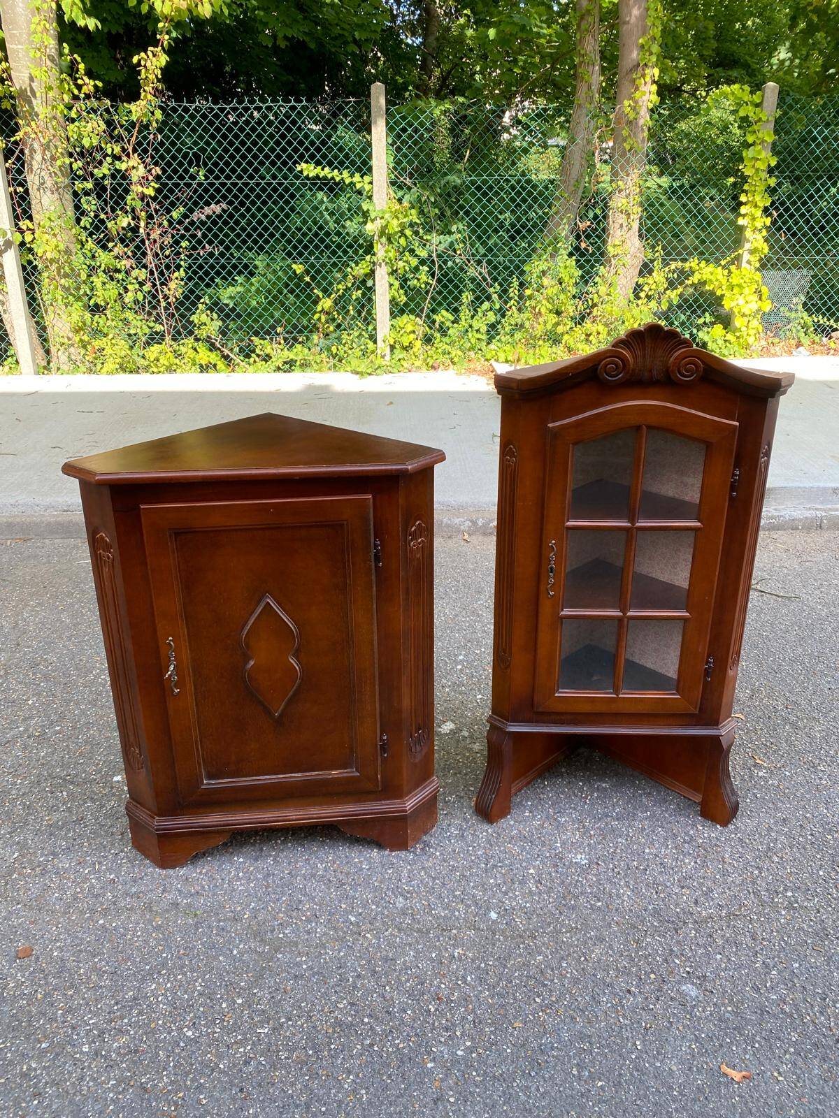 2-part corner display cabinet, English Victorian mahogany, 20th century