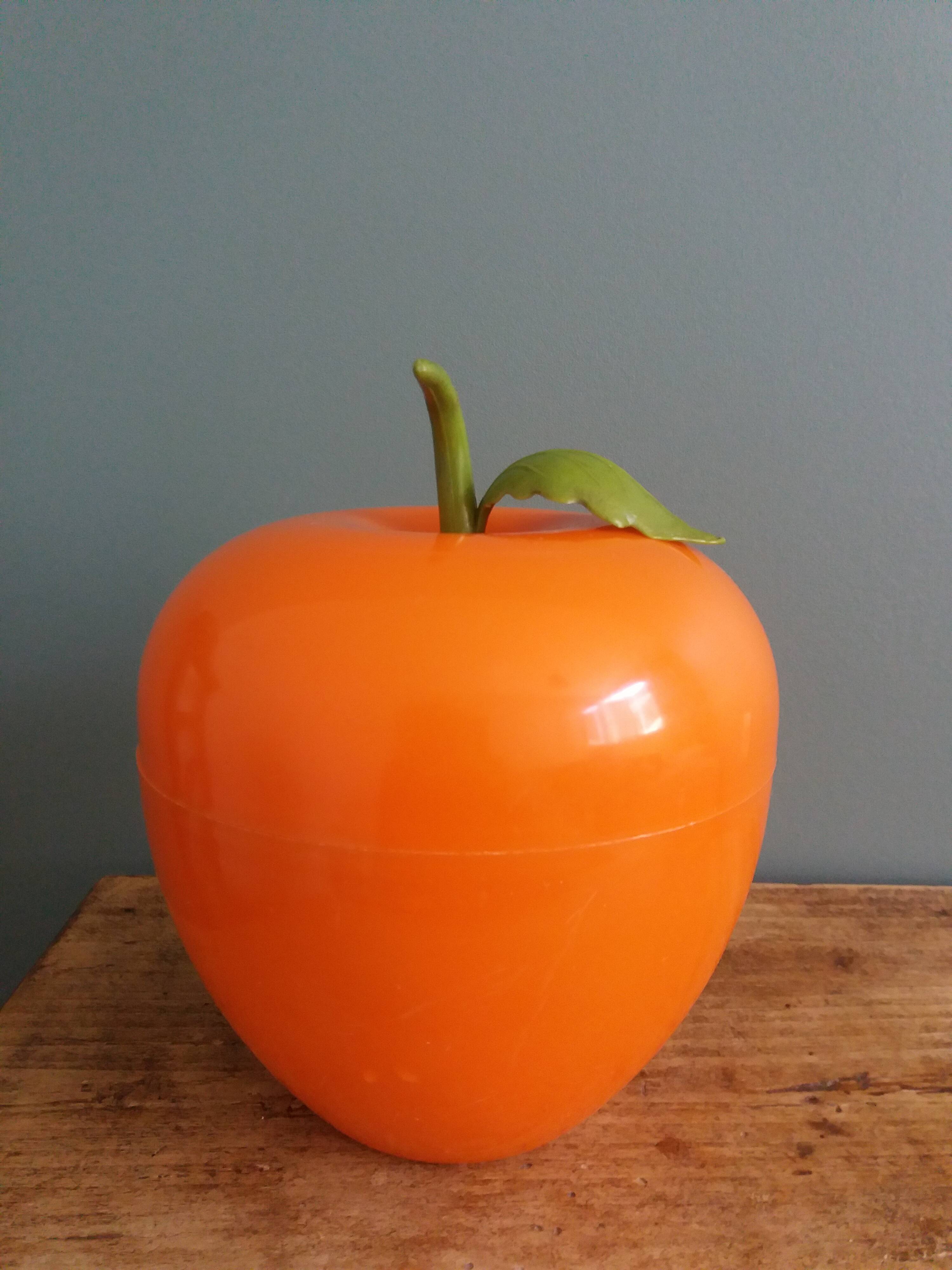 Somm ice bucket apple