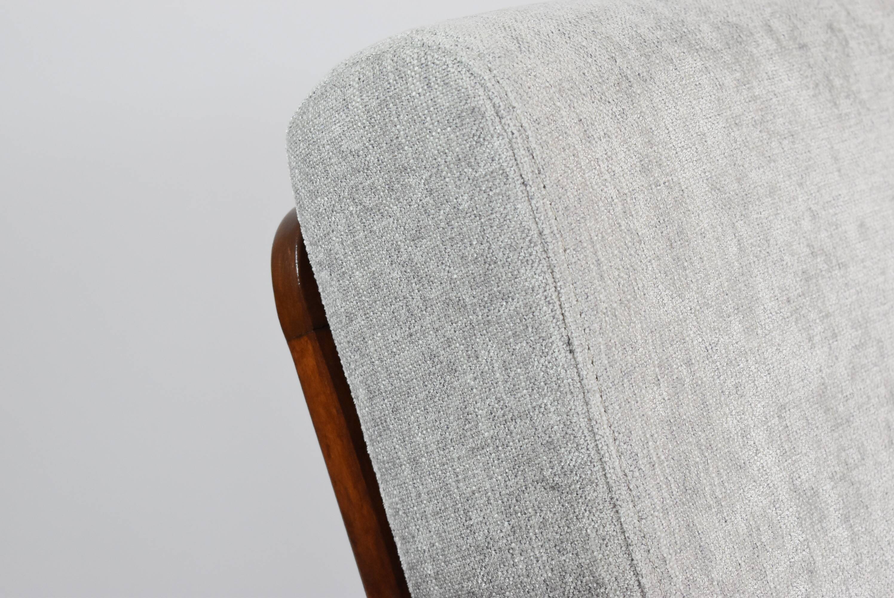 Fauteuil scandinave restauré des années 60, icône polonaise