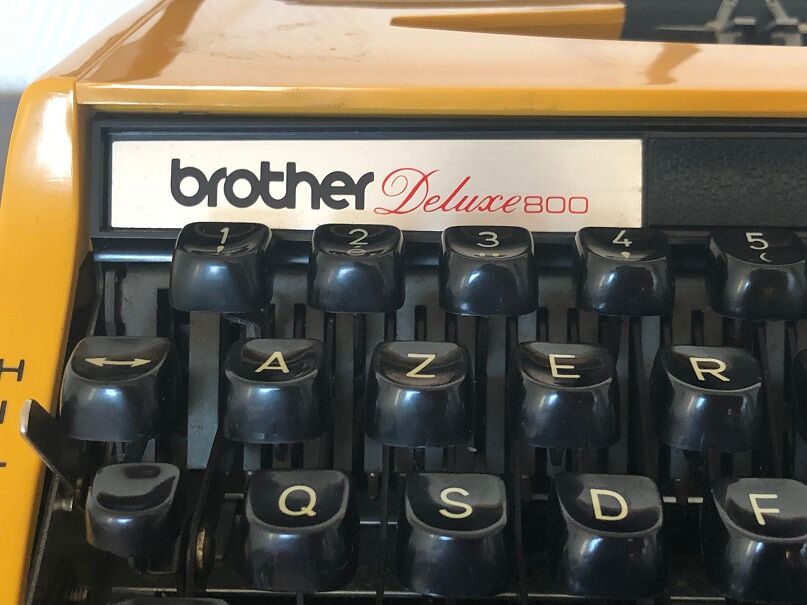 Machine à écrire Brother Deluxe800 vintage 70 + ruban NEUF