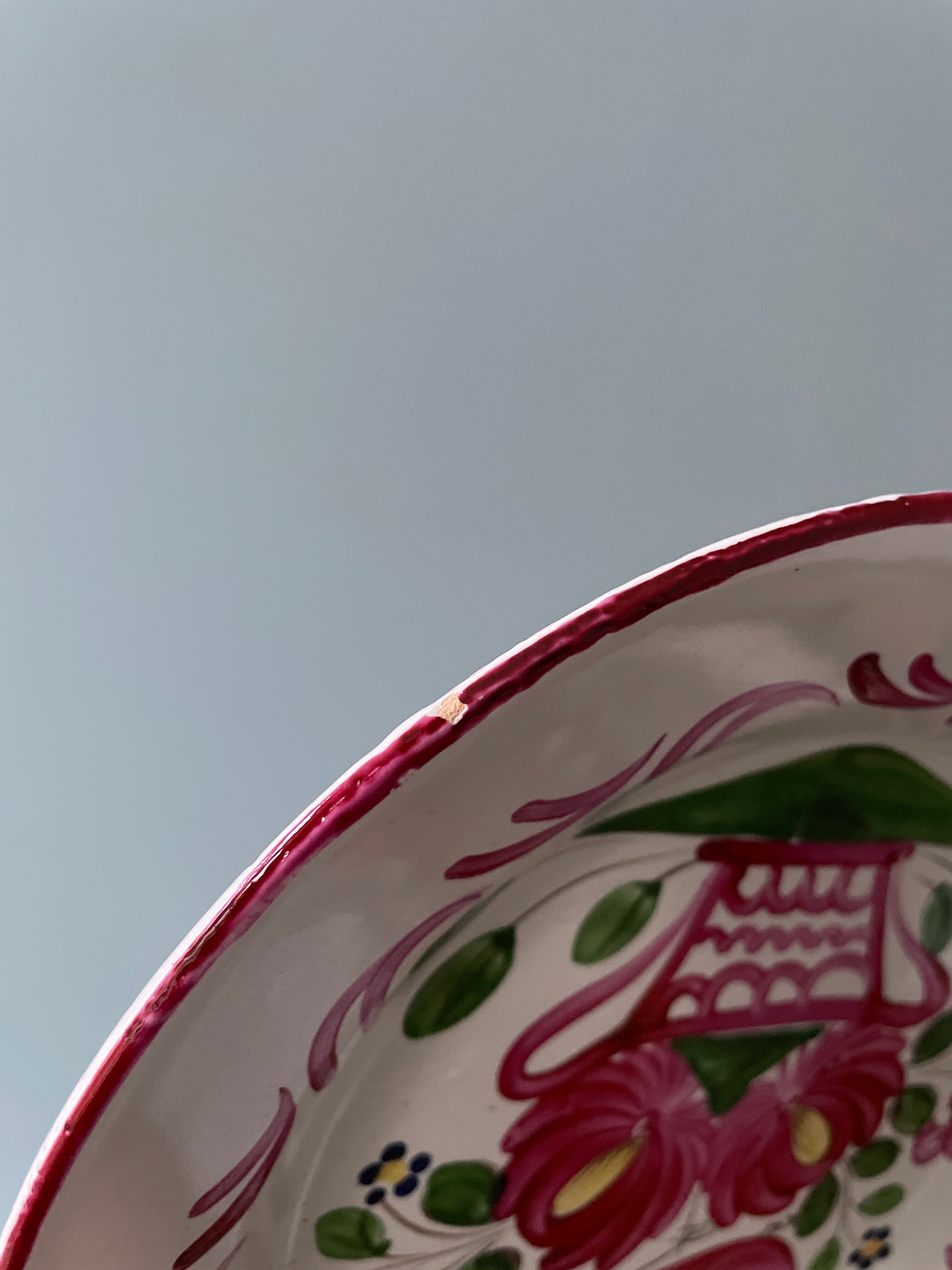 Set of 2 plates XIXth Les Islettes, rooster decoration and flowery basket