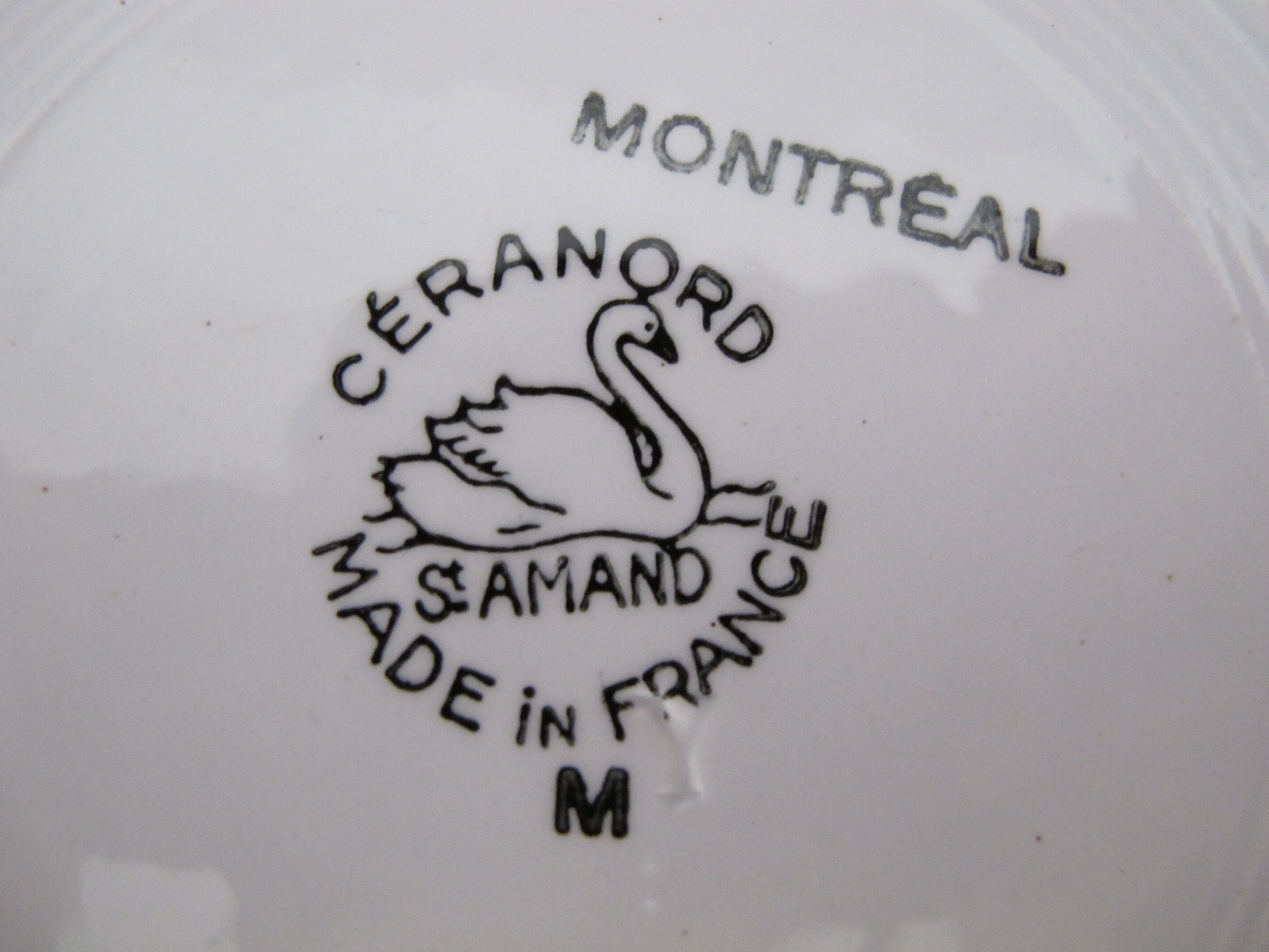 2 hollow plates made of Saint Amand earthenware