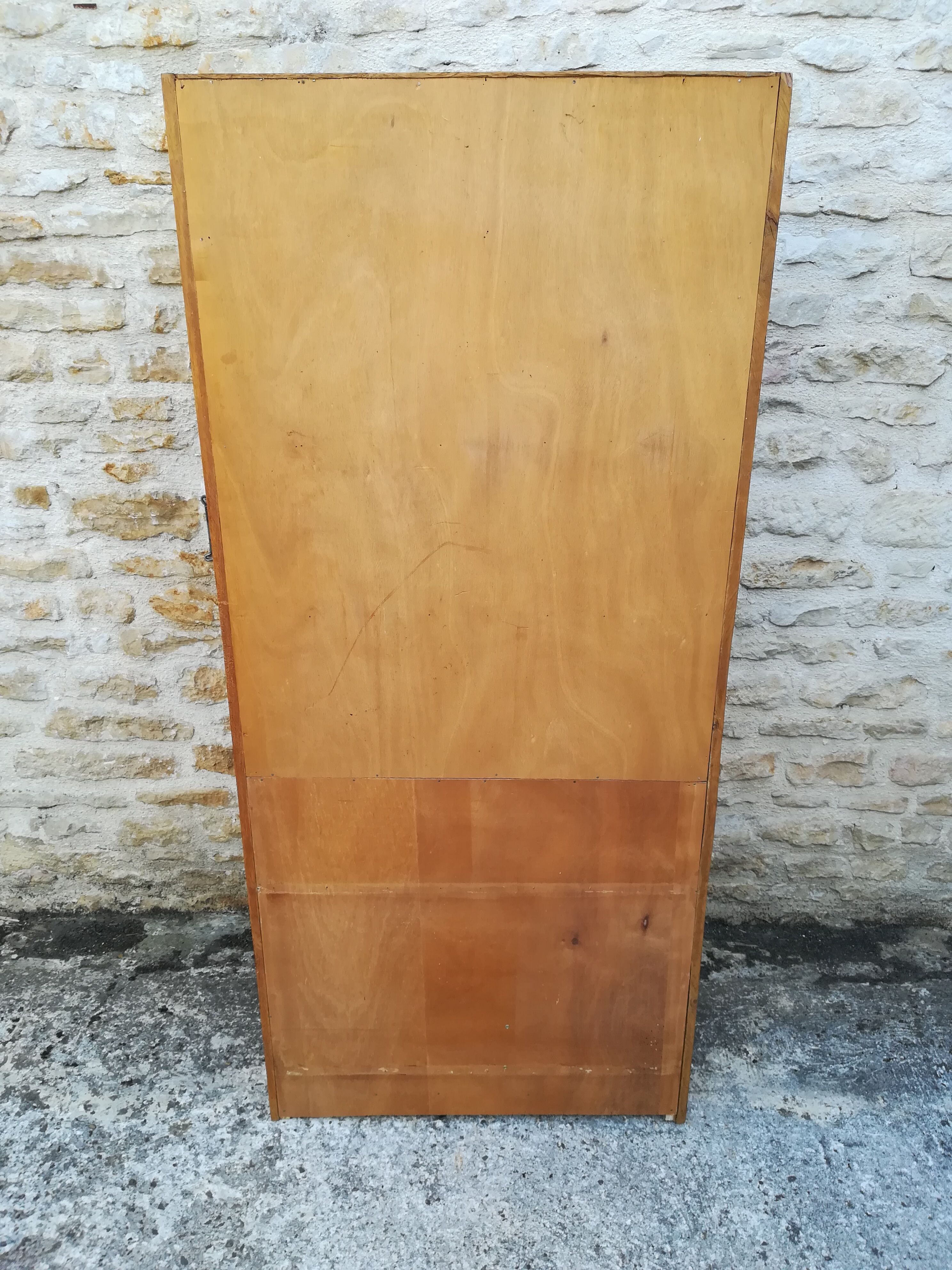 Buffet with sliding doors