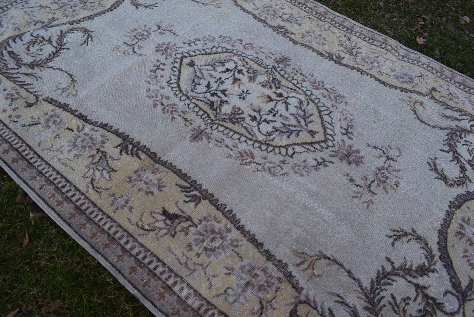 Vintage Turkish handmade rug 167x274 cm