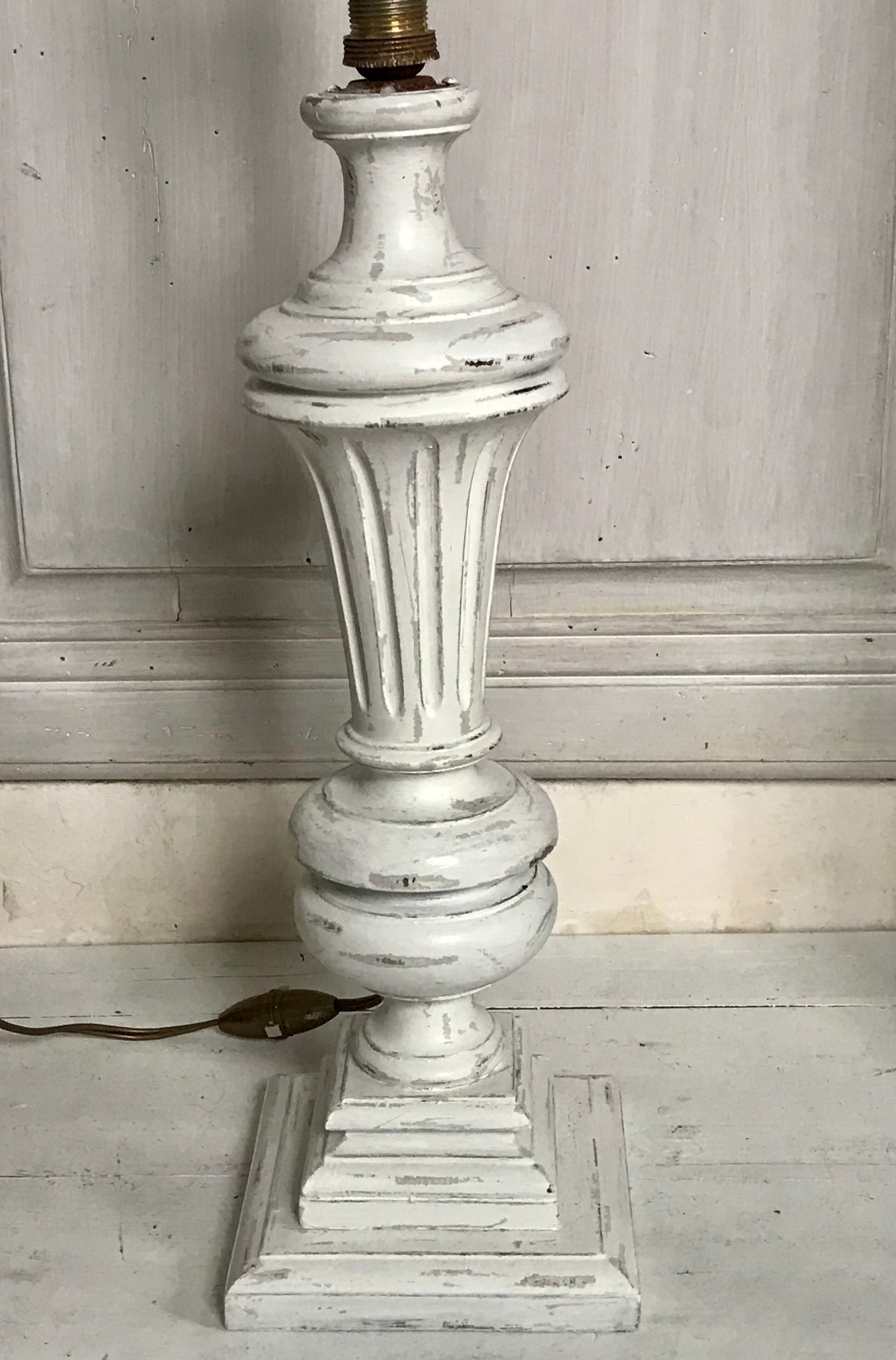 Wooden baluster lamp