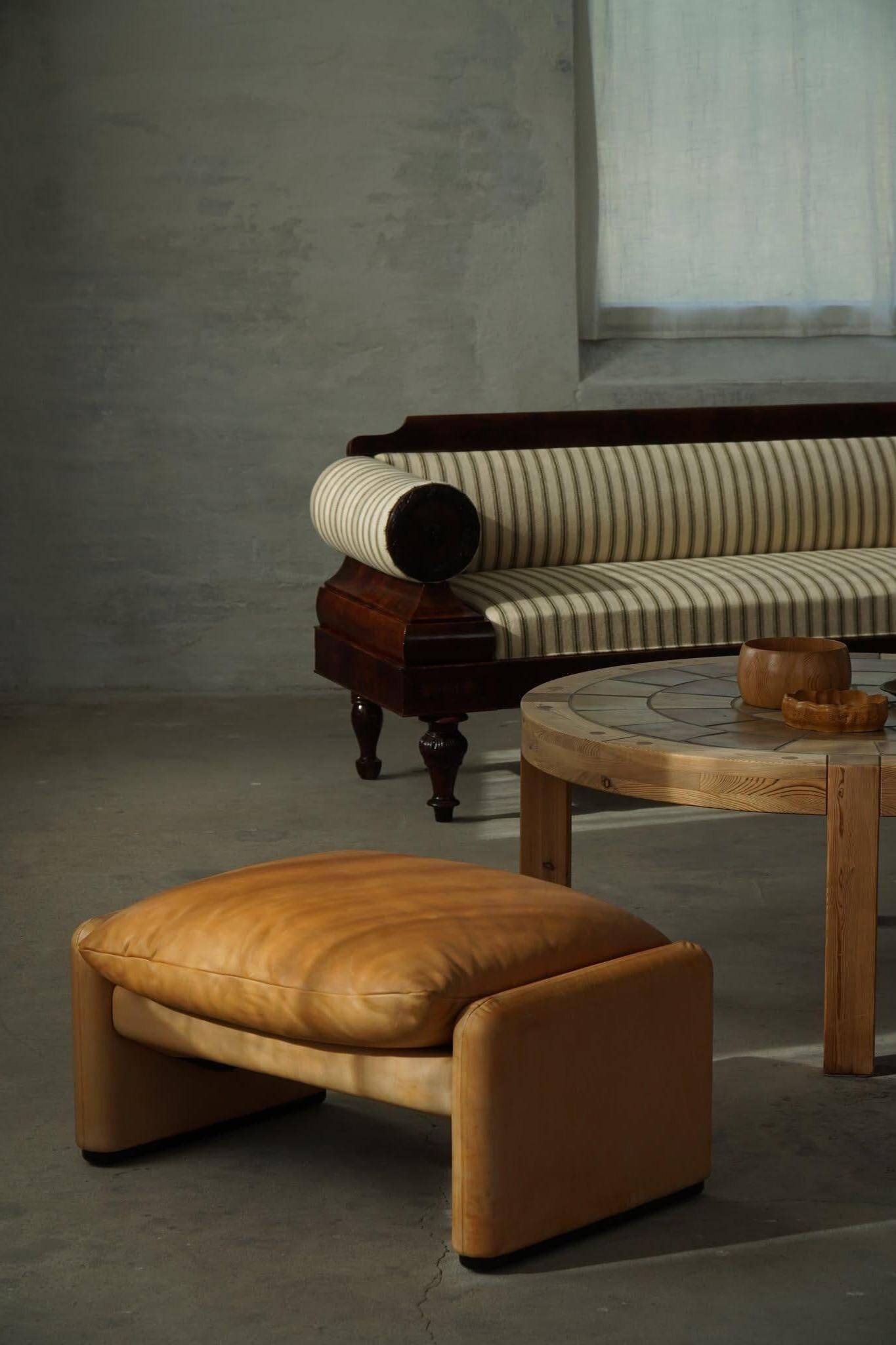 Maralunga ottoman in leather, Vico Magistretti for Cassina, Italian modern, 1973