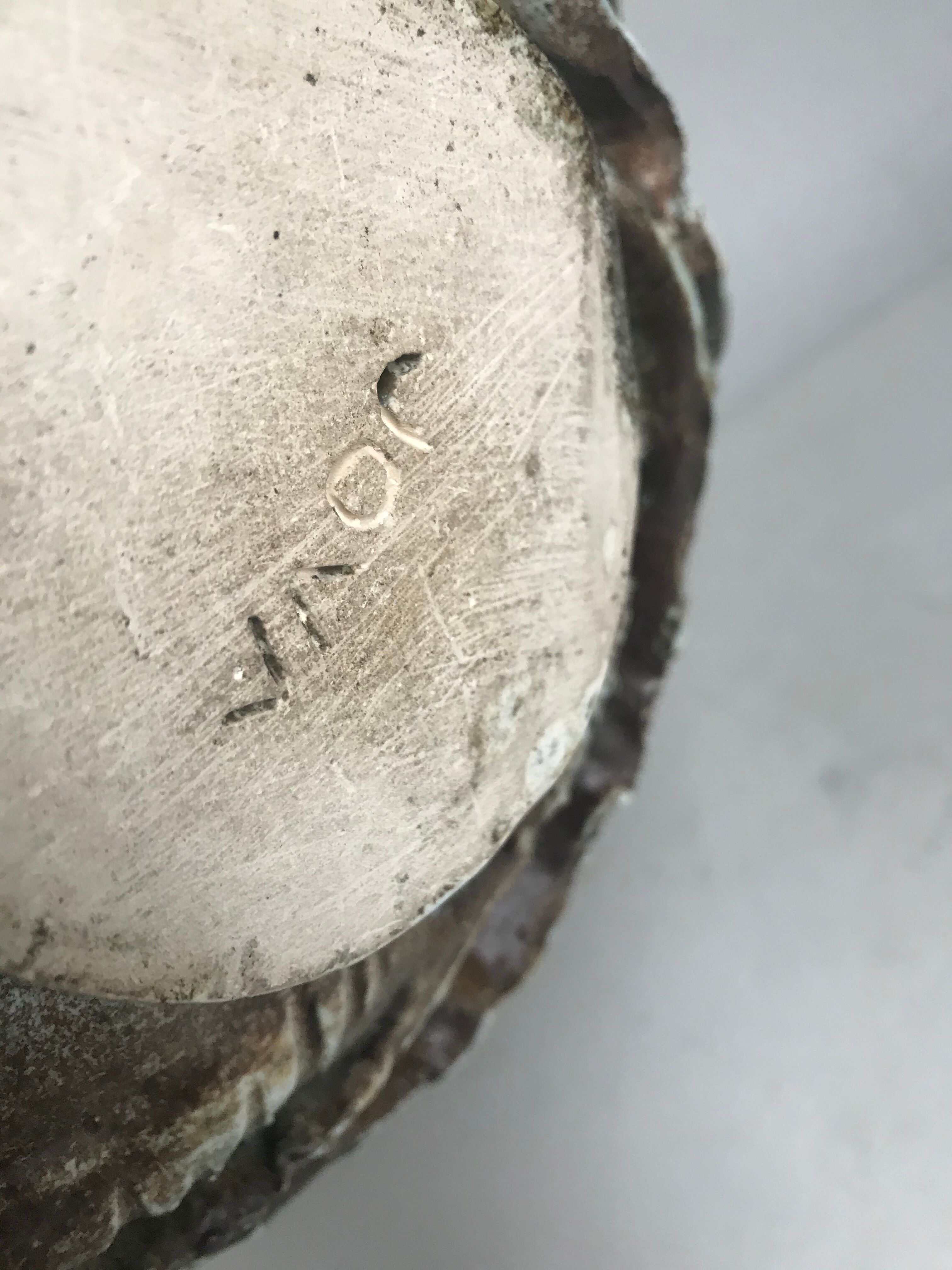 Ceramic vase deceives the eye of Jova kale