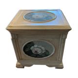 Lacquered wooden chest