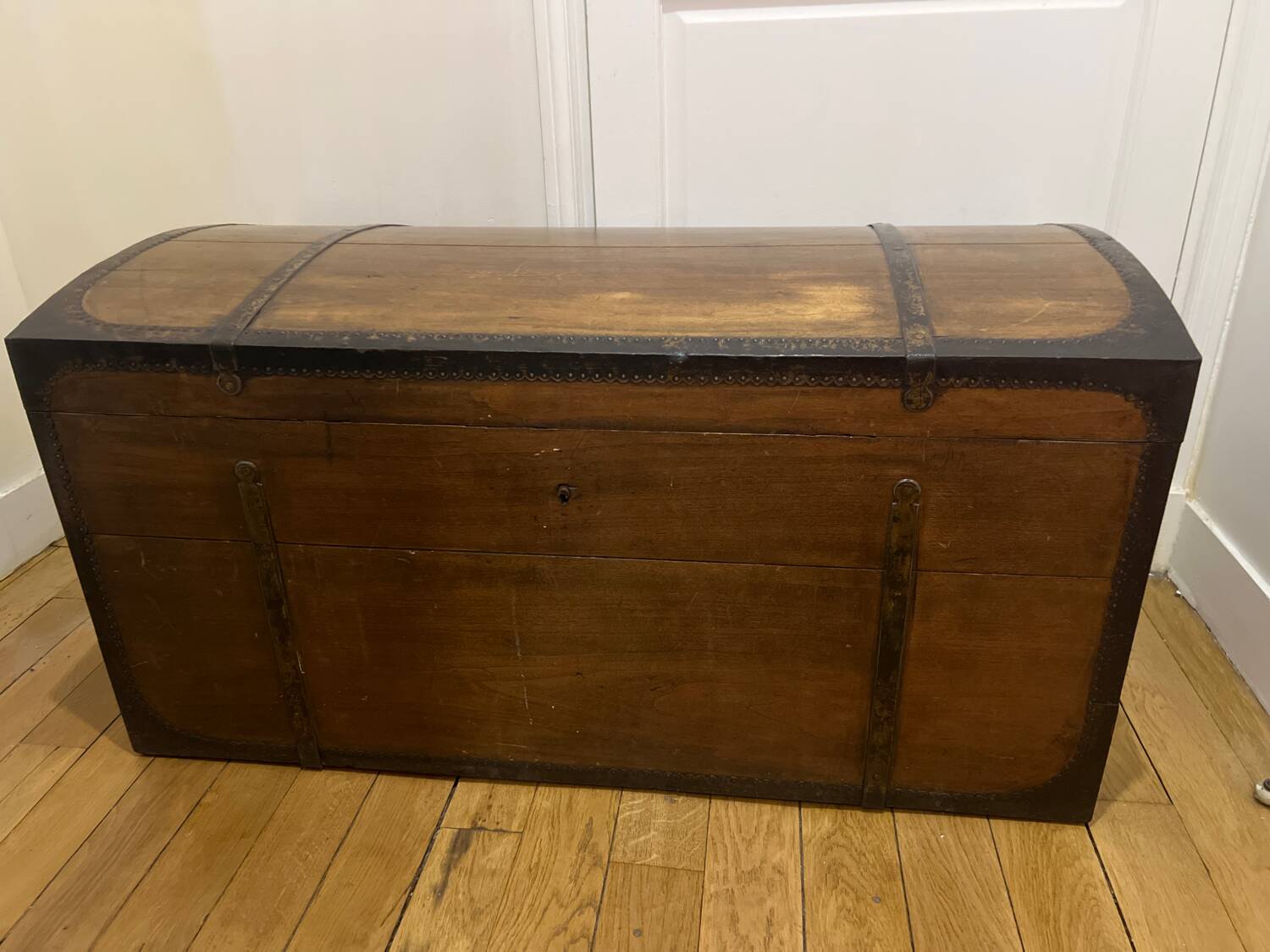 Vieille malle en bois