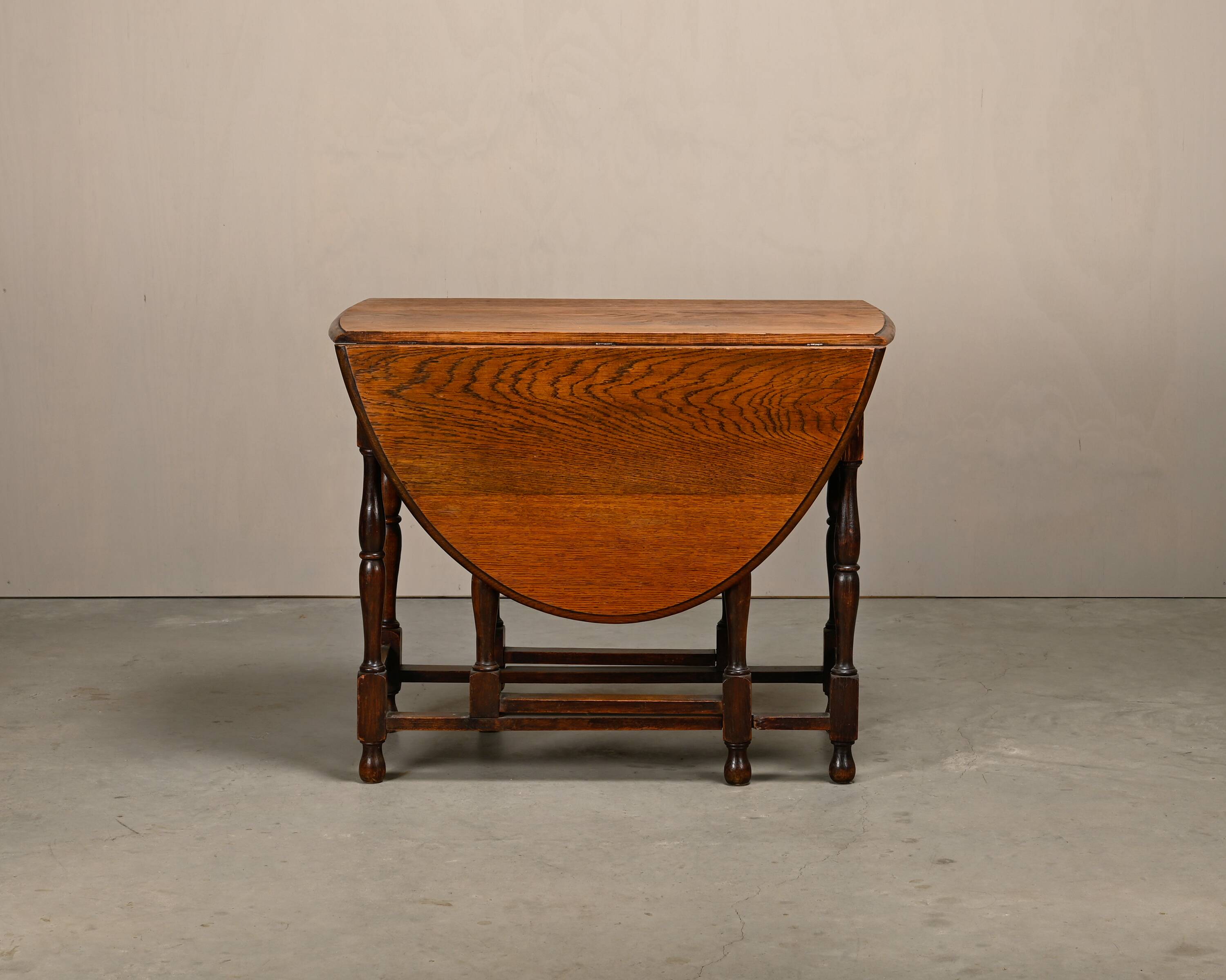Antique English oval Gateleg Table in solid Oak, Late 19th Century