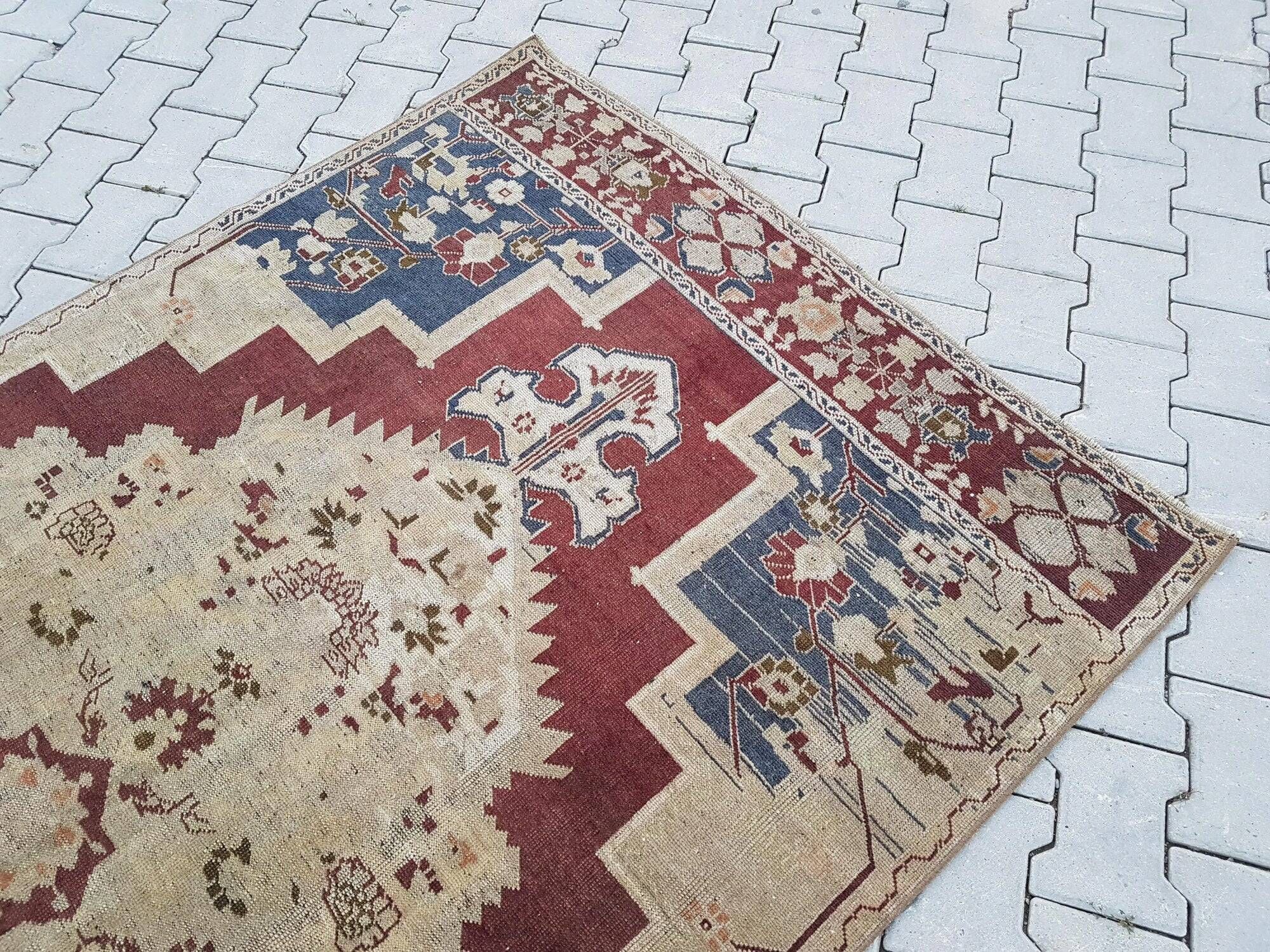 Vintage handmade Turkish rug 140x272 cm