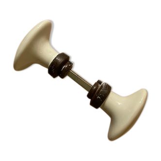 Oval door handles in white porcelain