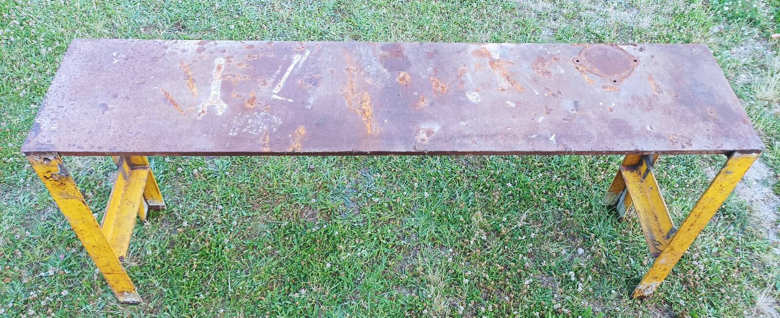 Metal industrial workbench