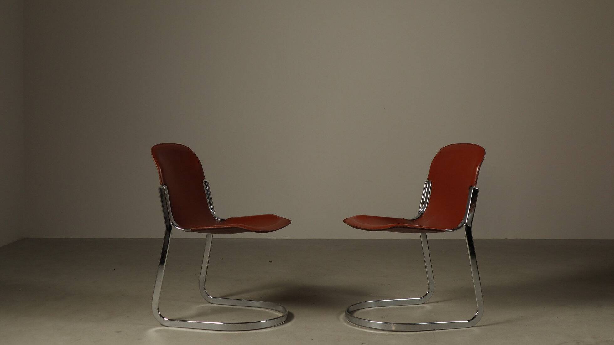 Ensemble de six chaises de salle à manger en cuir à structure cantilever par Willy Rizzo pour Cidue, années 1970.