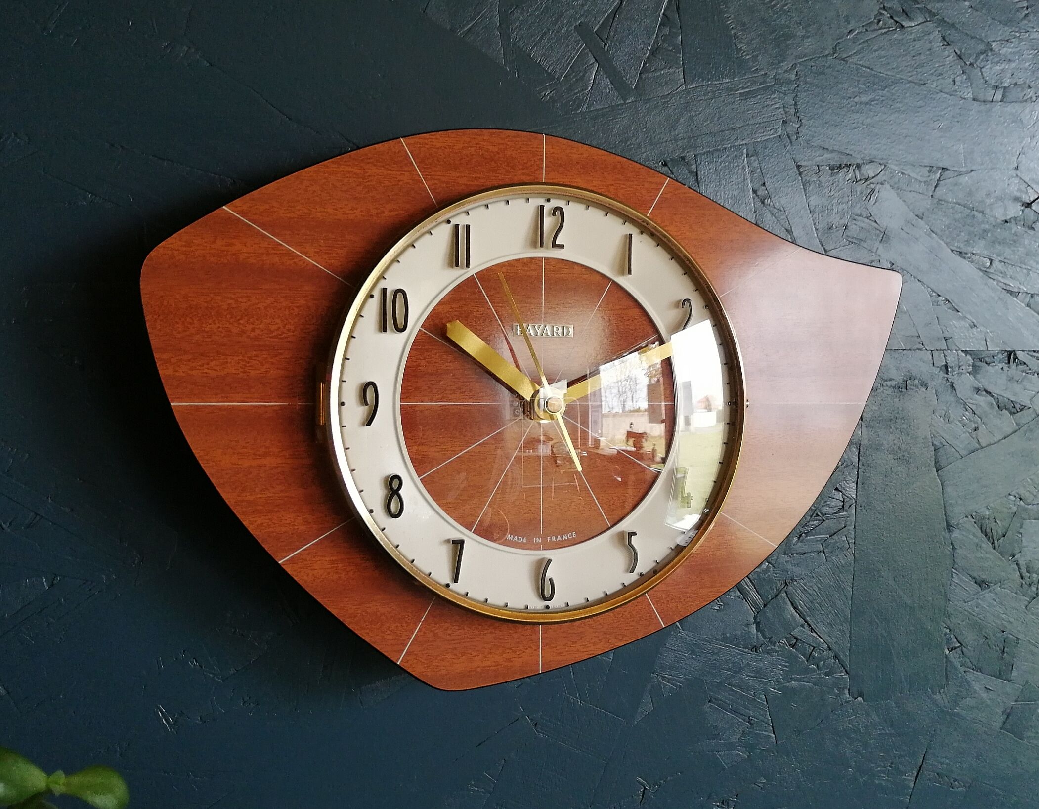 Formica vintage asymmetrical silent wall clock "bayard mahogany"