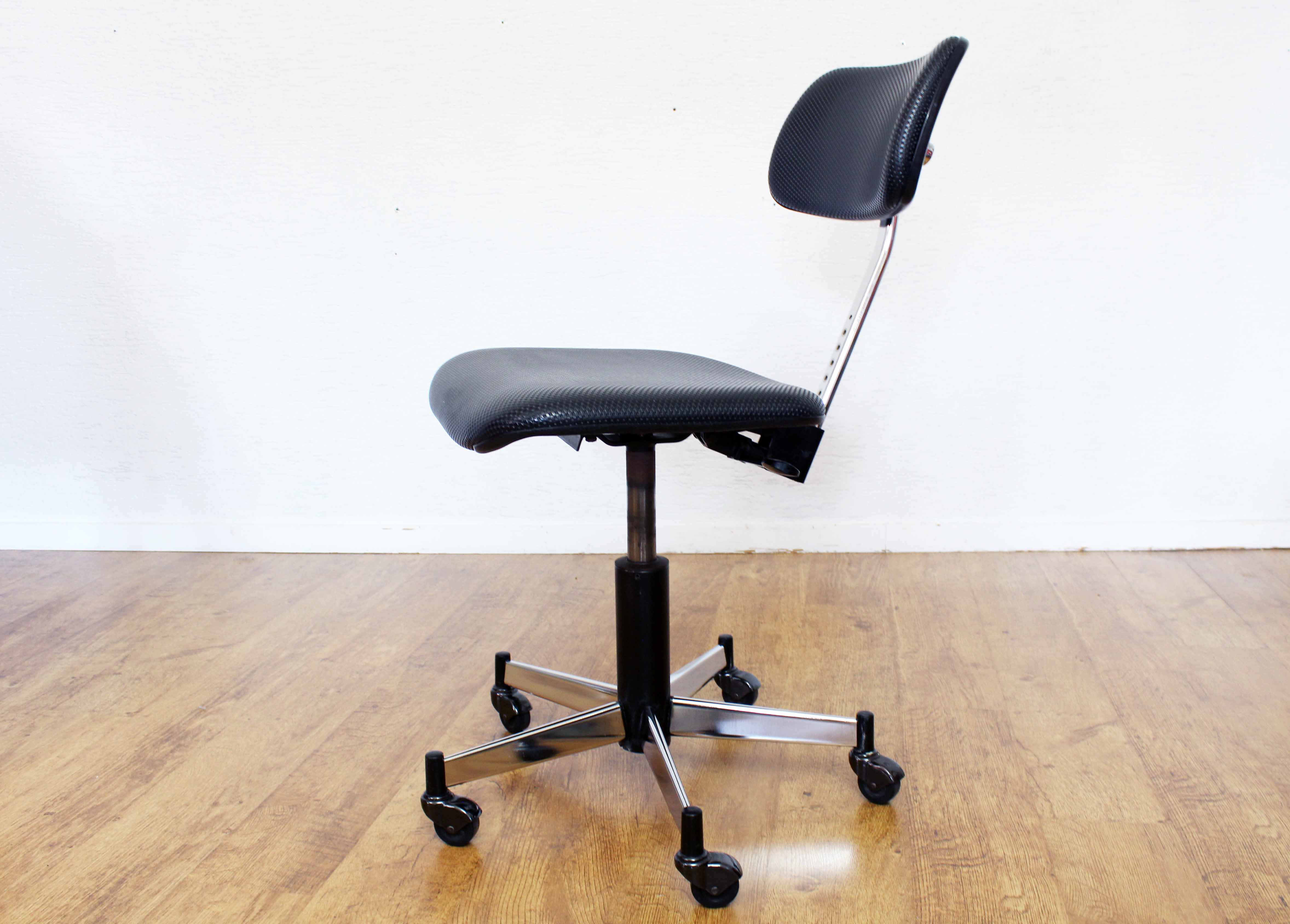 Giroflex office chair