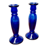 Ensemble de 2 bougeoirs en verre moulé bleu