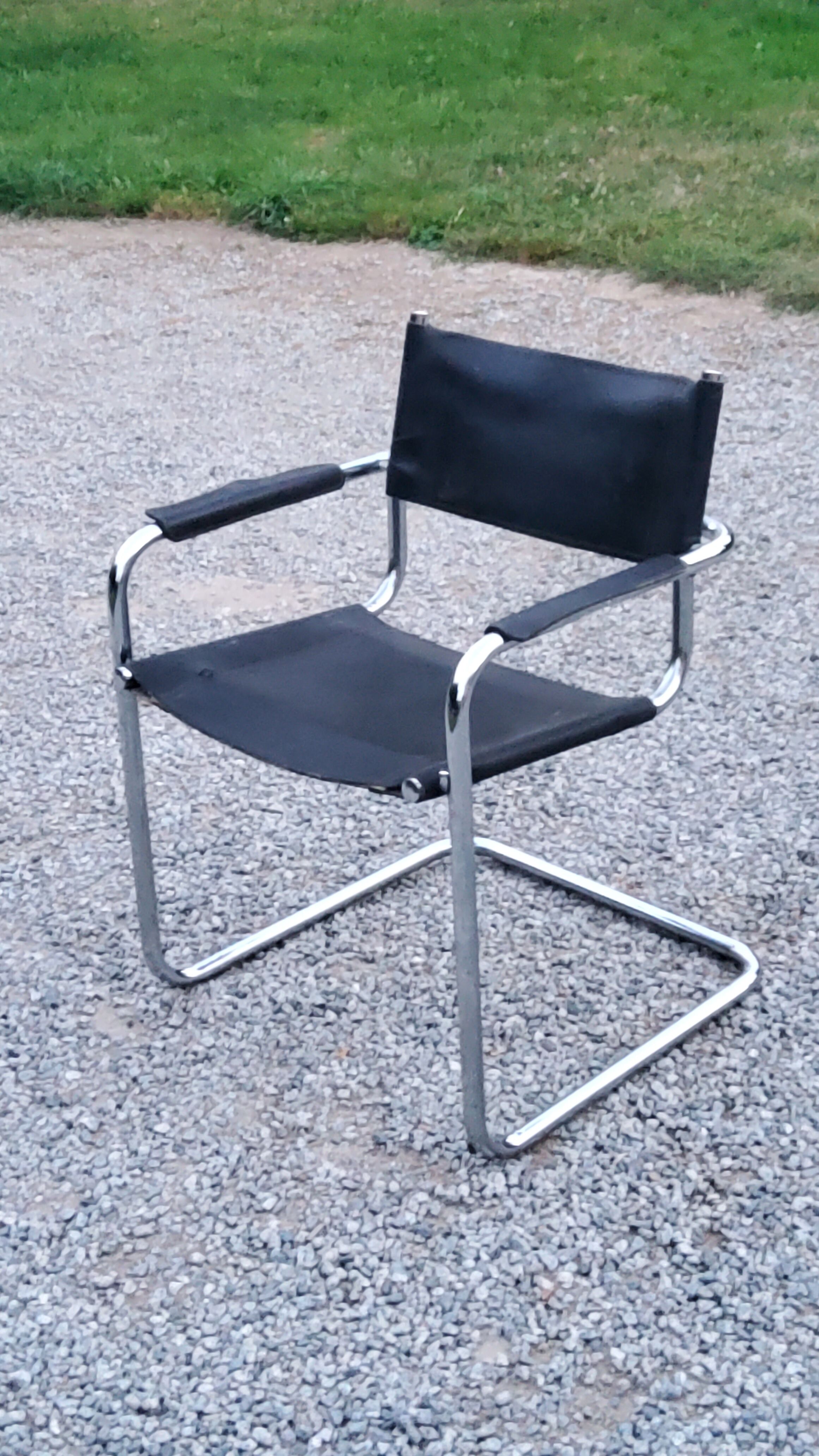 Fauteuil style MG5 tubes chromés assise et dossier cuir noir