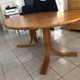 Rainer Daumiller extendable solid wood round table