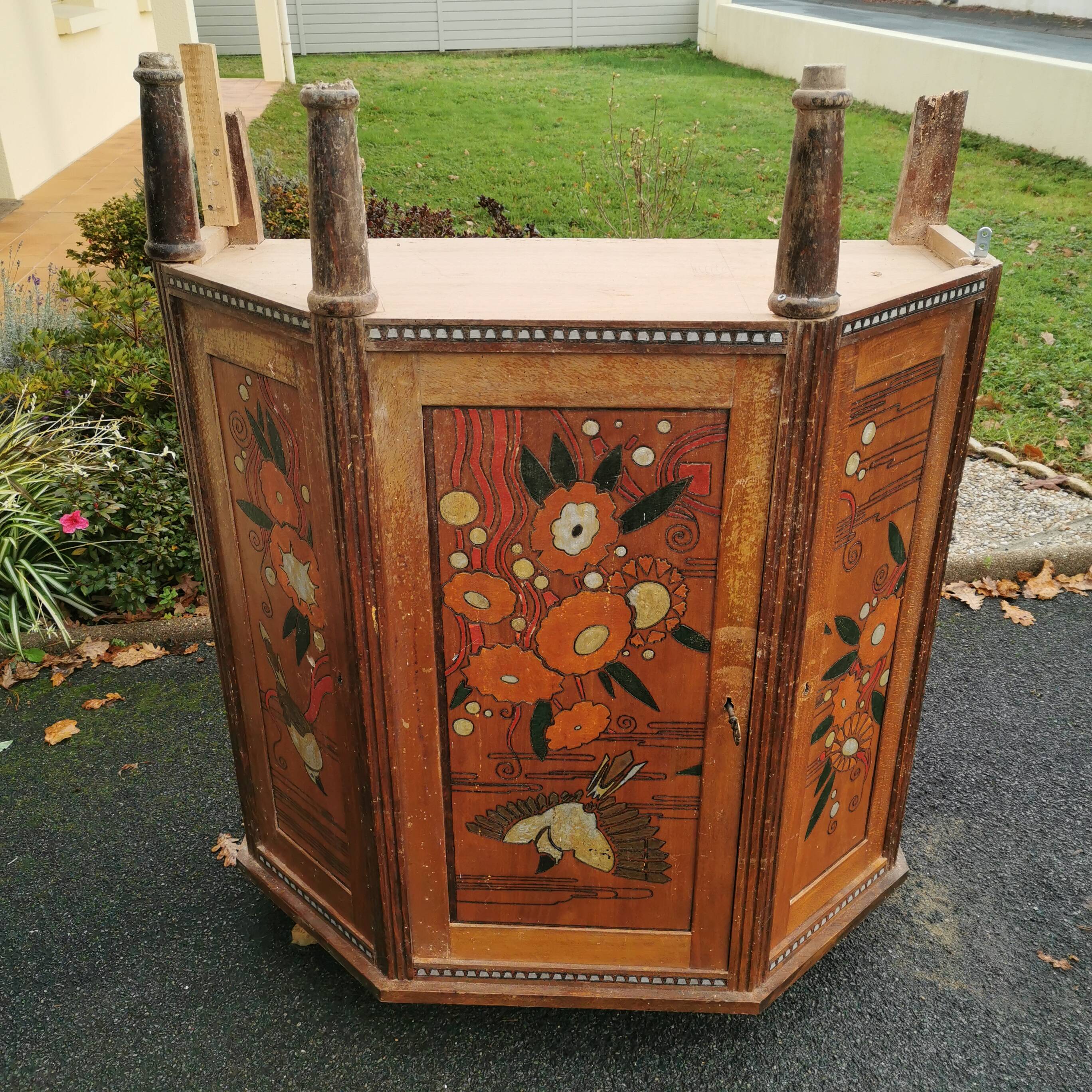 Birds buffet storage unit