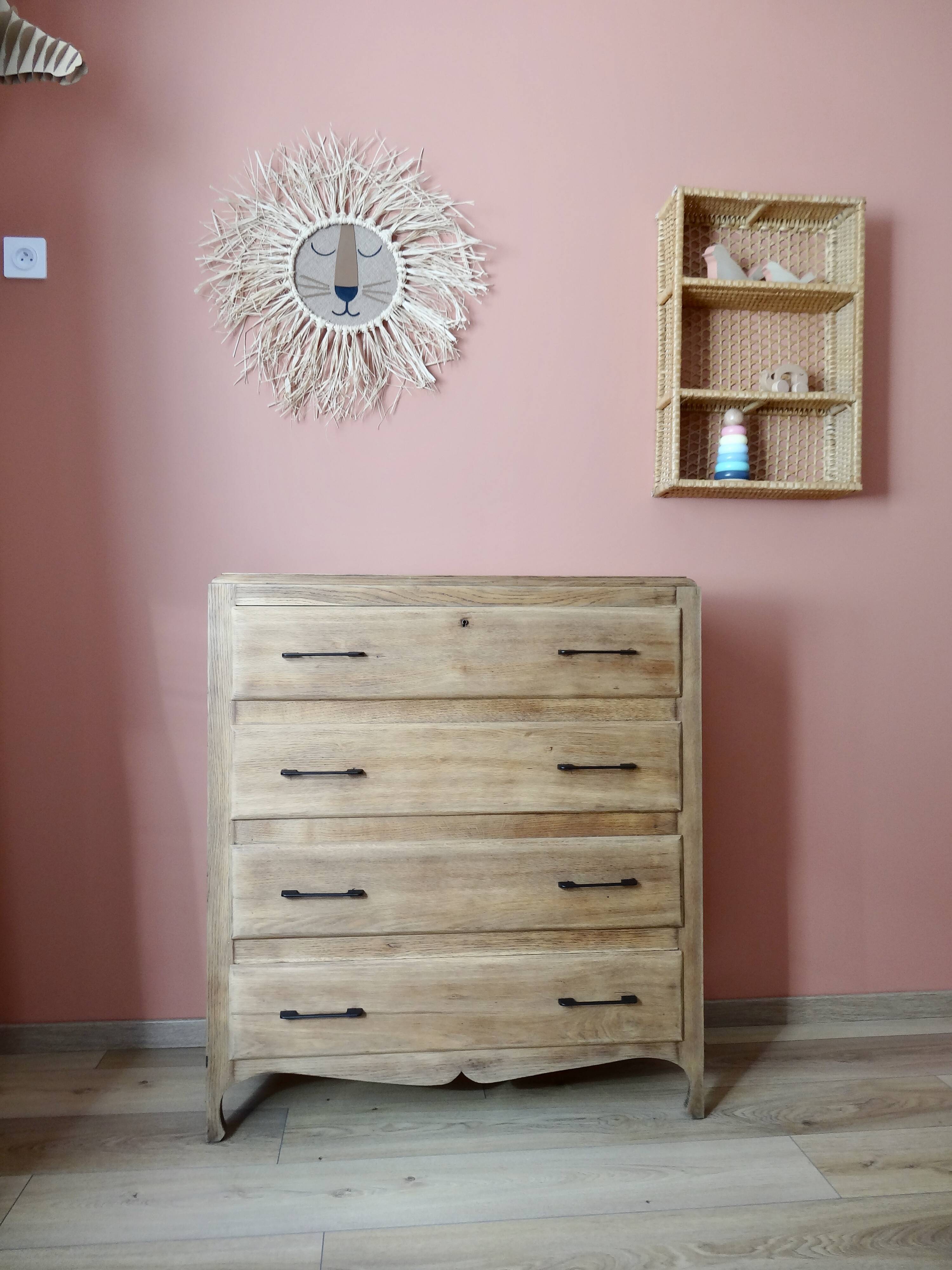 Vintage chest of drawers