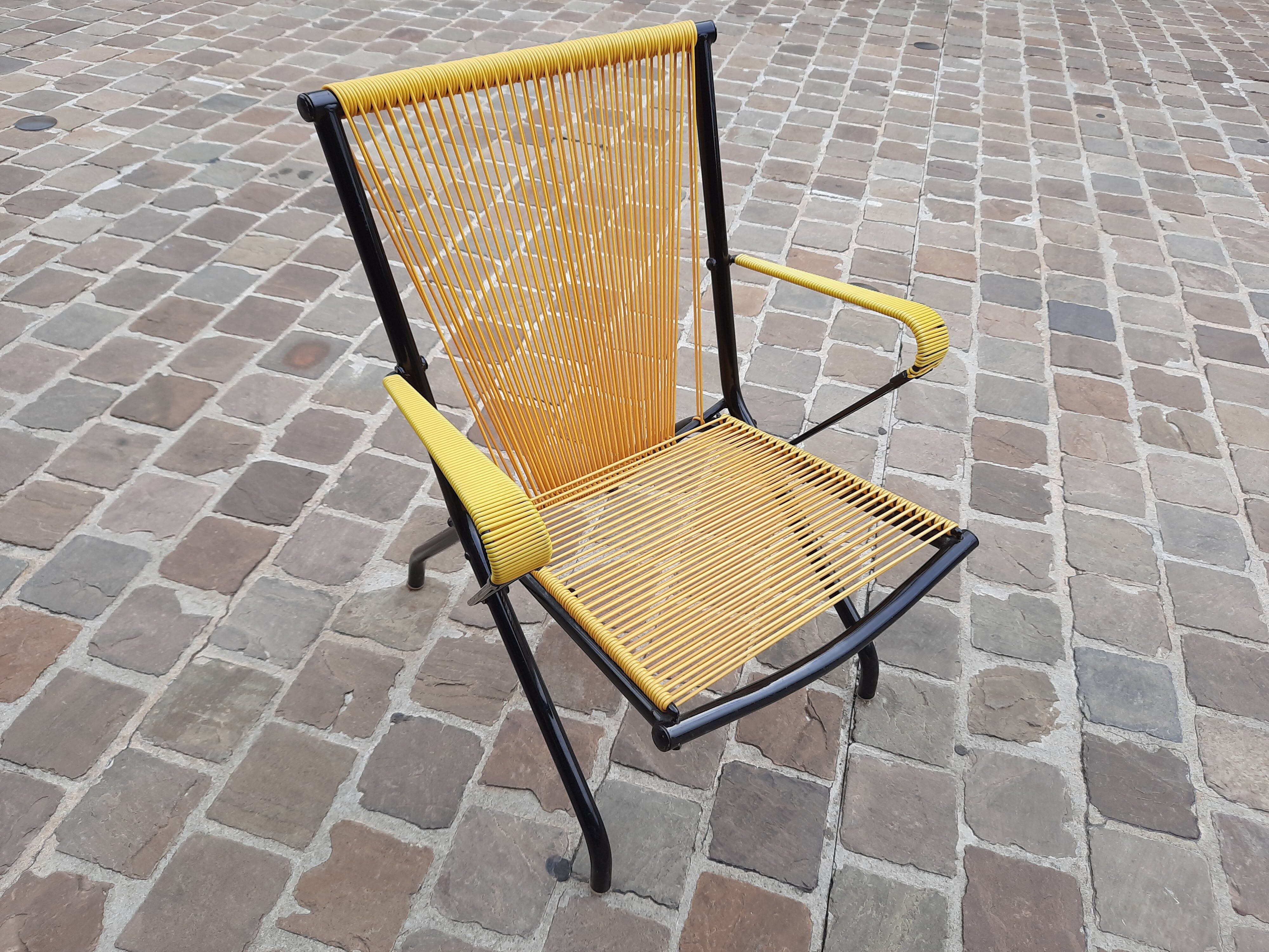 Folding chair in red scoubidou and black metal structure