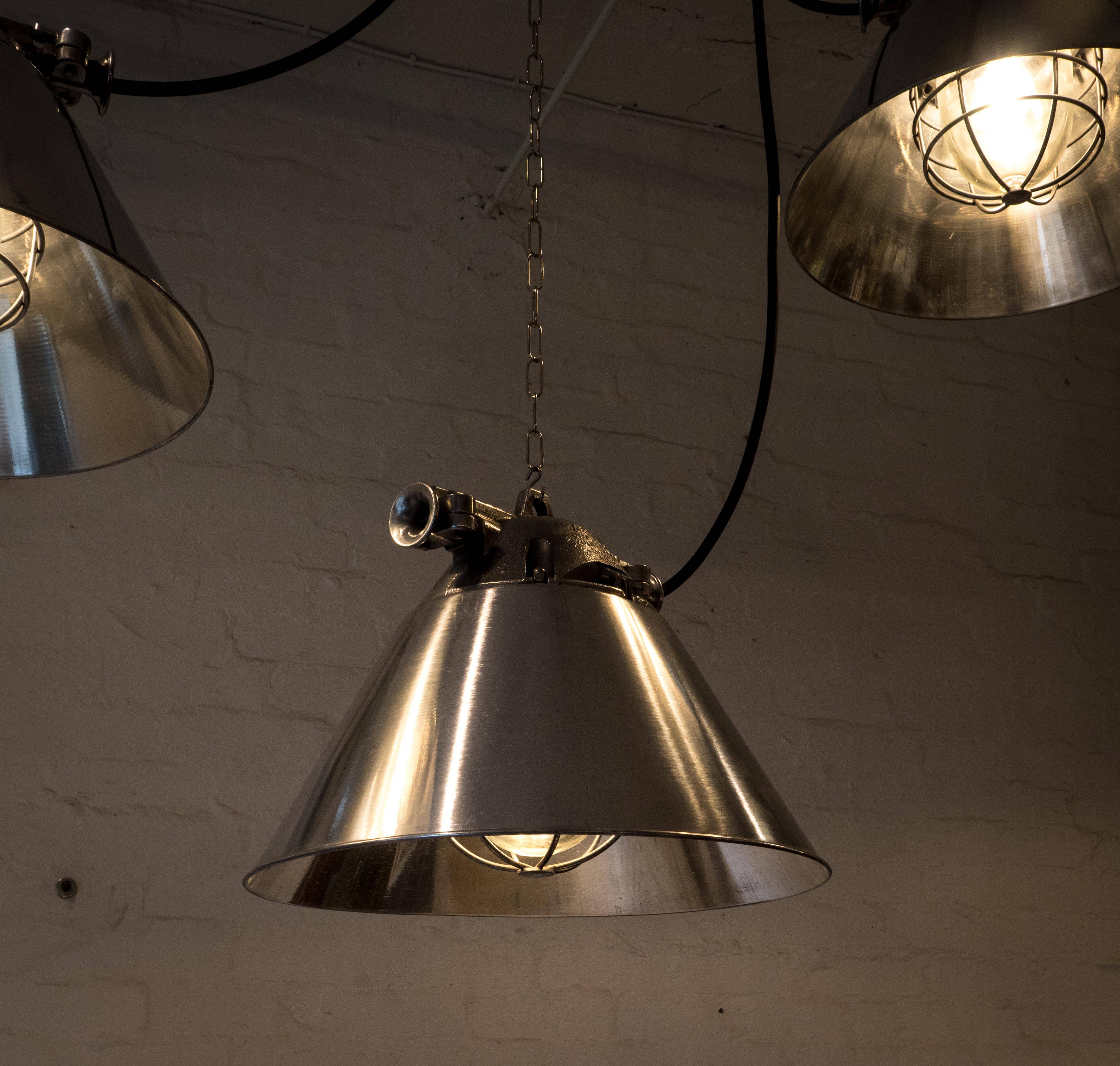 Polnische Industrielampe „Hans“, poliert