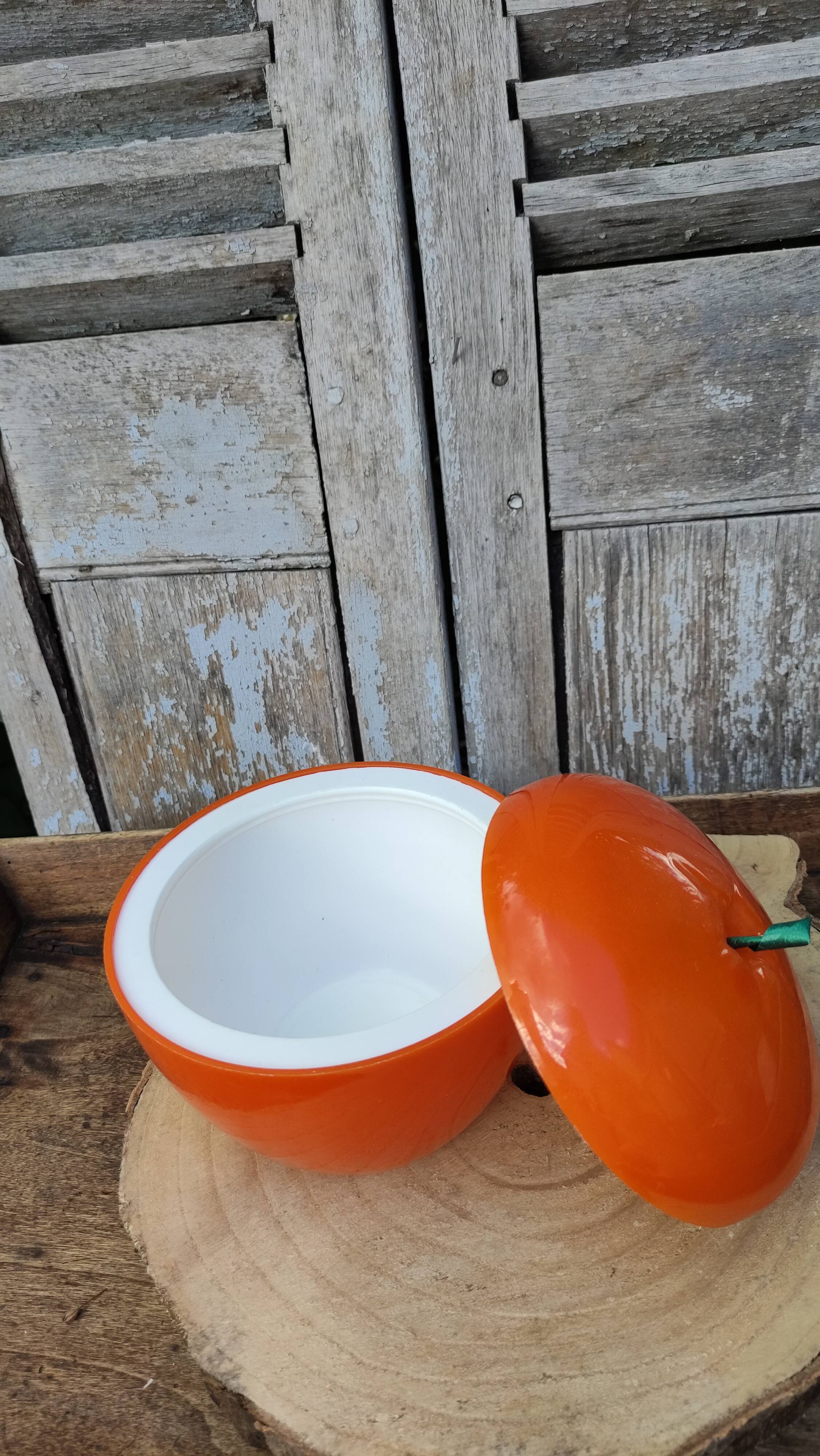 Ice bucket or vintage apple ice cubes 70s