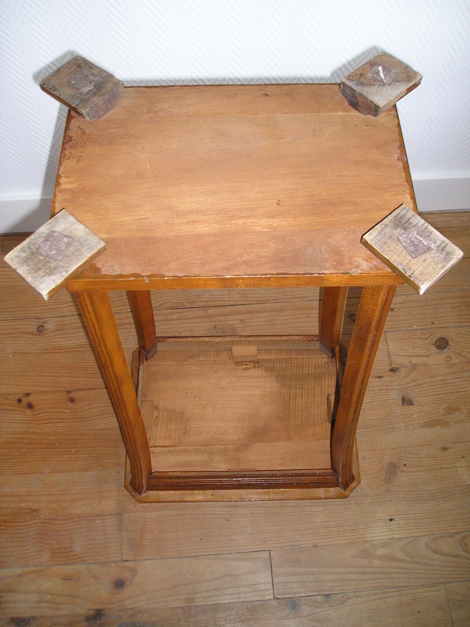Sofa end table with 2 trays