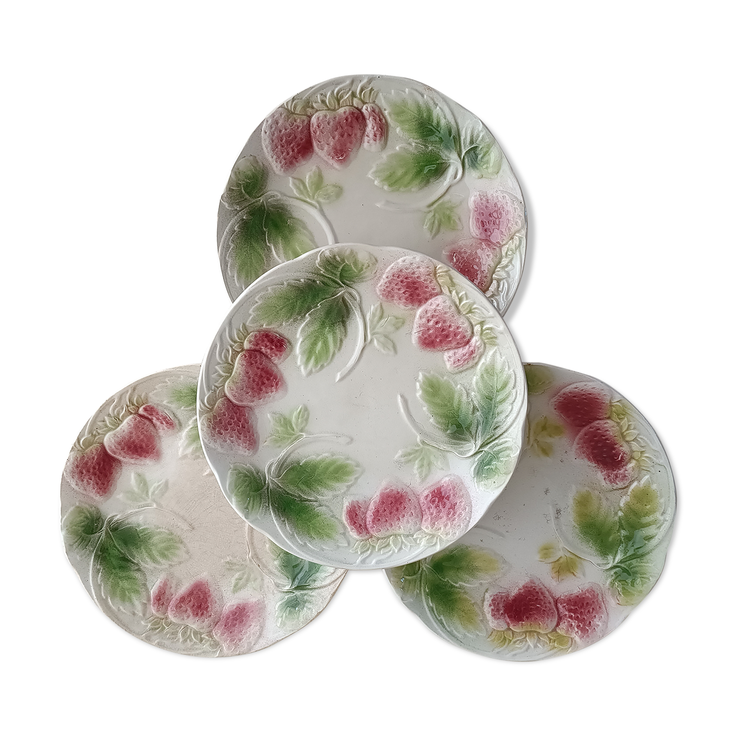 4 plates decorated strawberries in Onnaing slurry