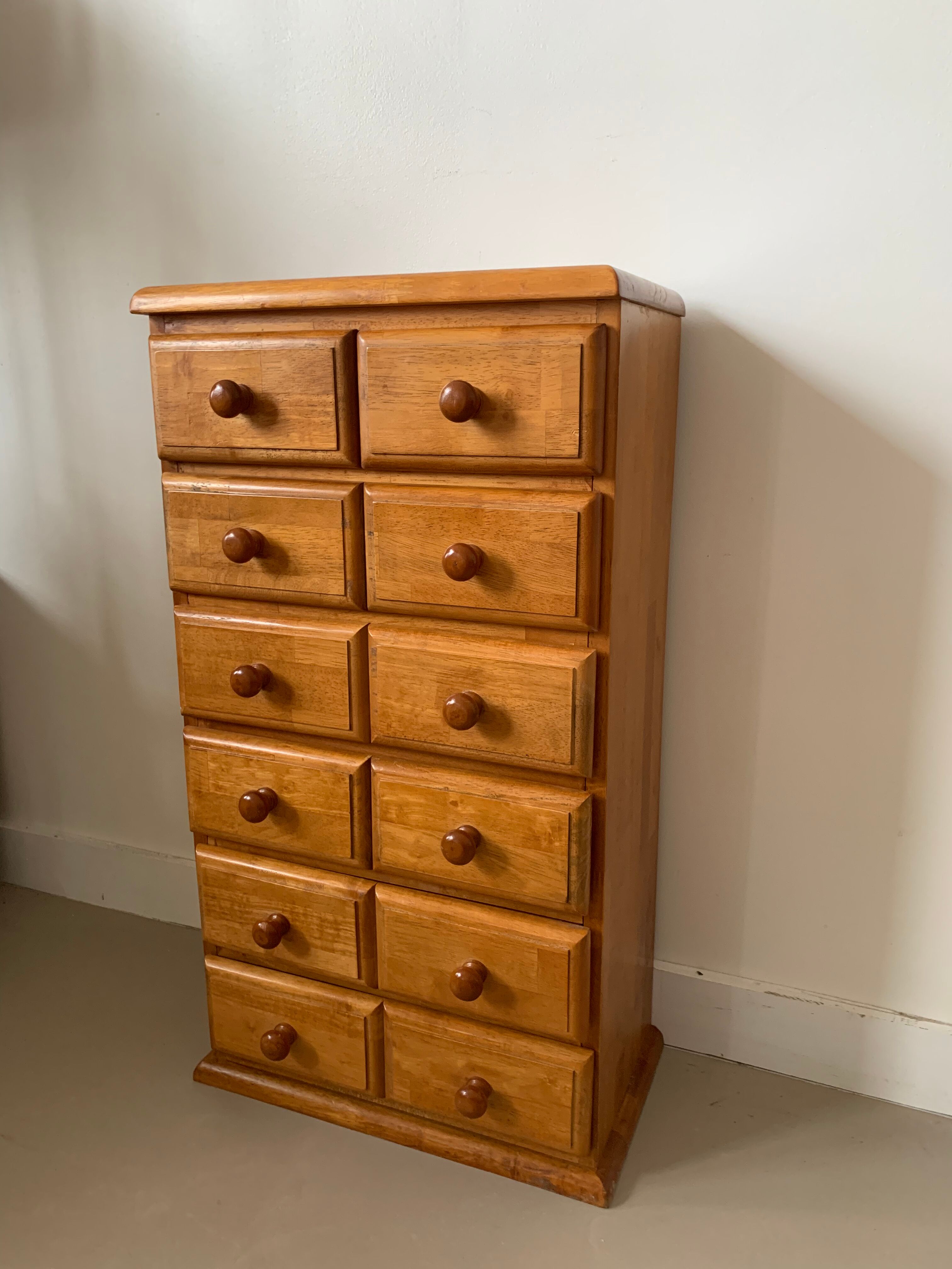 Drawer cabinet