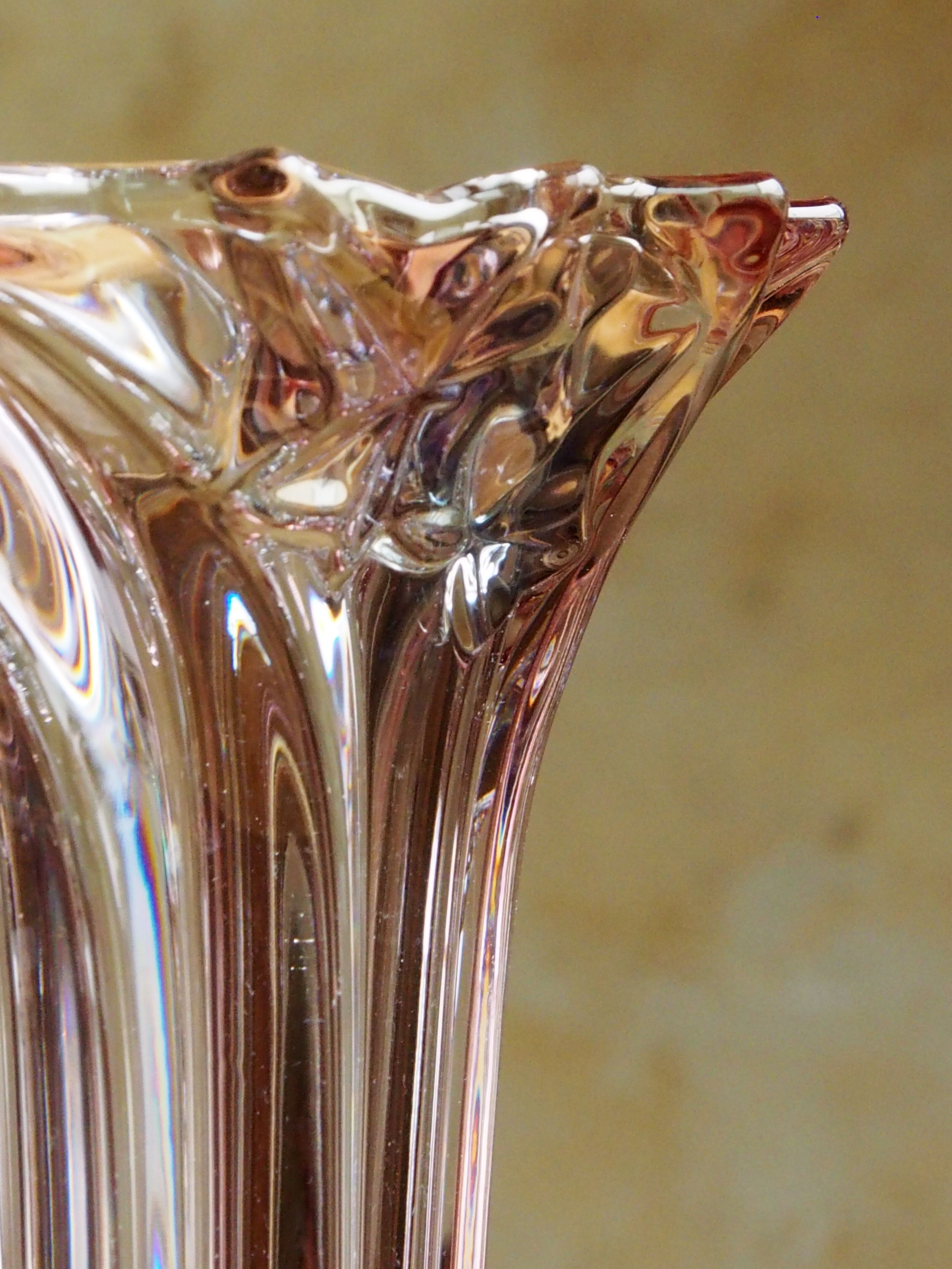 Vase en cristal Mikasa décor lierre parisien et lustre rosé