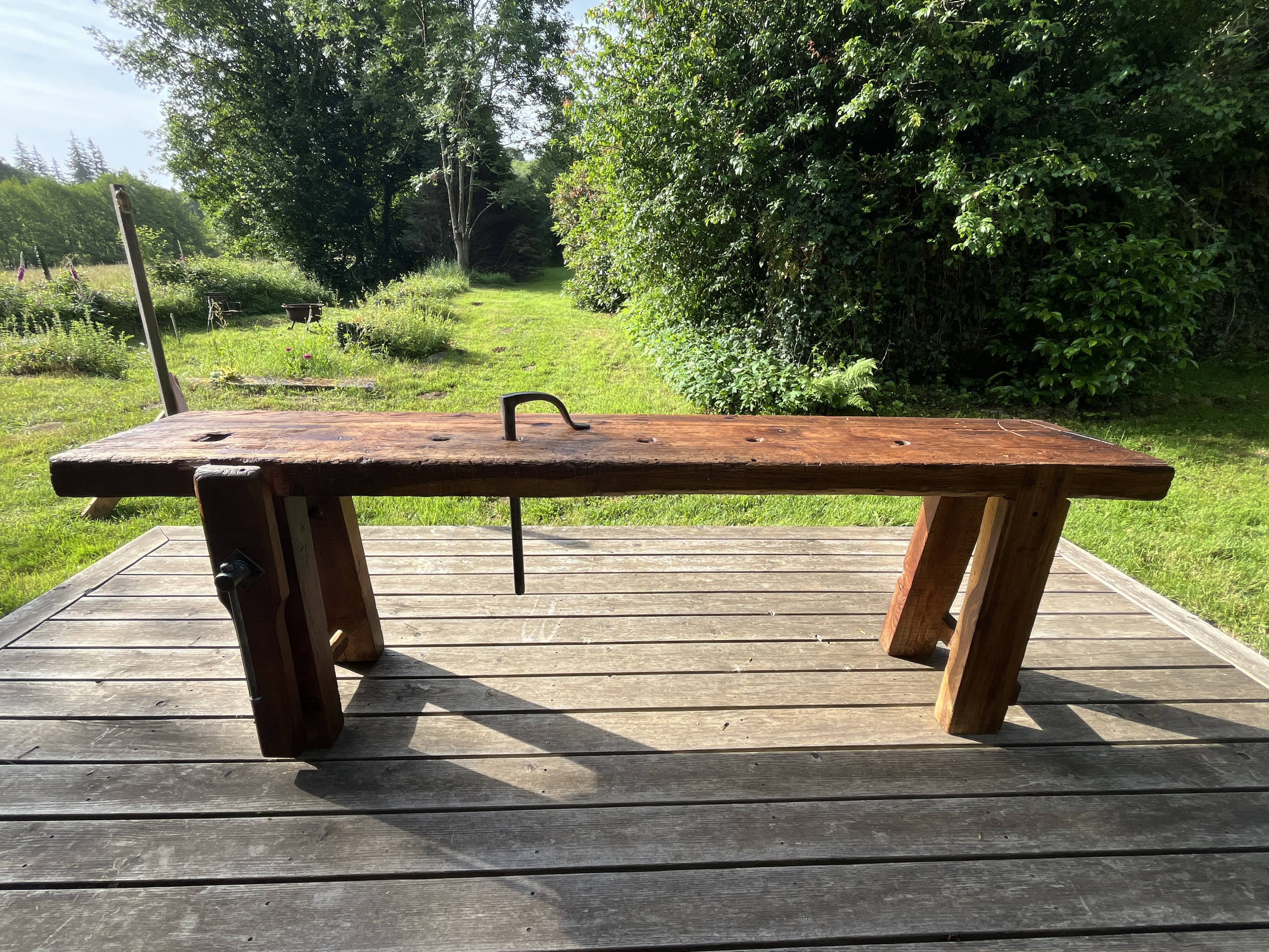 Restored antique carpenter's workbench in solid oak - 245 cm