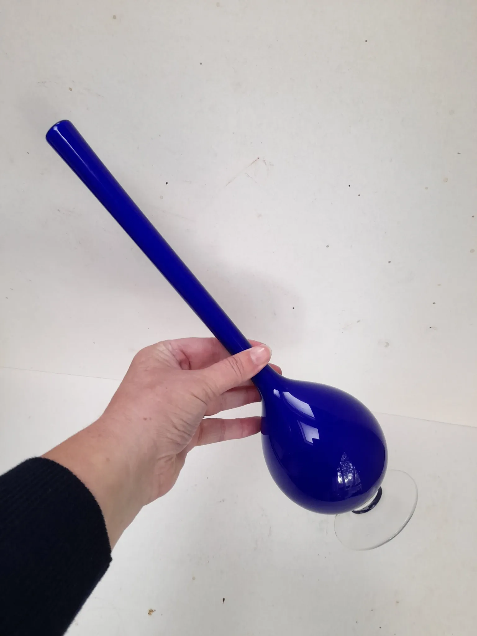 Vase soliflore en opaline bleu roi